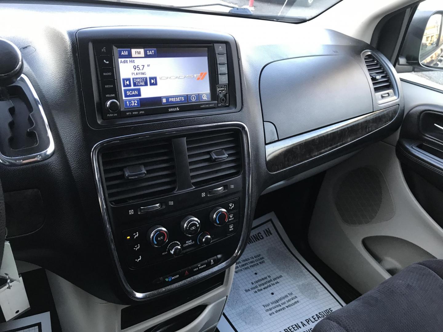 2011 Black /Black Dodge Grand Caravan Mainstreet (2D4RN3DG6BR) with an 3.6L V6 DOHC 24V engine, 6-Speed Automatic transmission, located at 577 Chester Pike, Prospect Park, PA, 19076, (610) 237-1015, 39.886154, -75.302338 - Photo#12