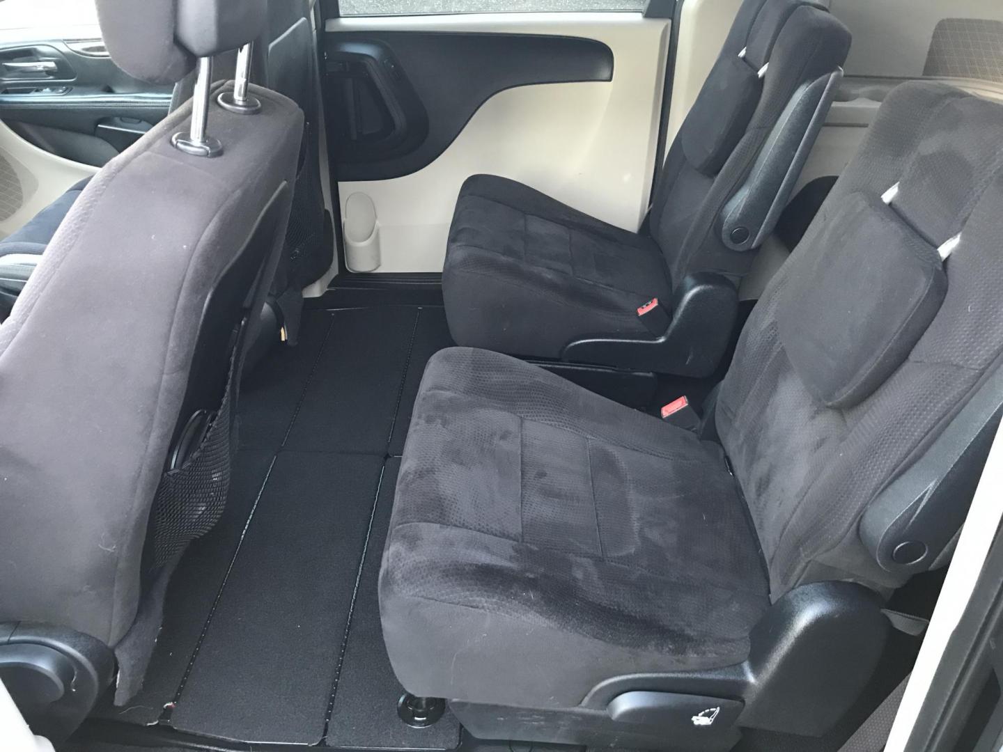 2011 Black /Black Dodge Grand Caravan Mainstreet (2D4RN3DG6BR) with an 3.6L V6 DOHC 24V engine, 6-Speed Automatic transmission, located at 577 Chester Pike, Prospect Park, PA, 19076, (610) 237-1015, 39.886154, -75.302338 - Photo#19