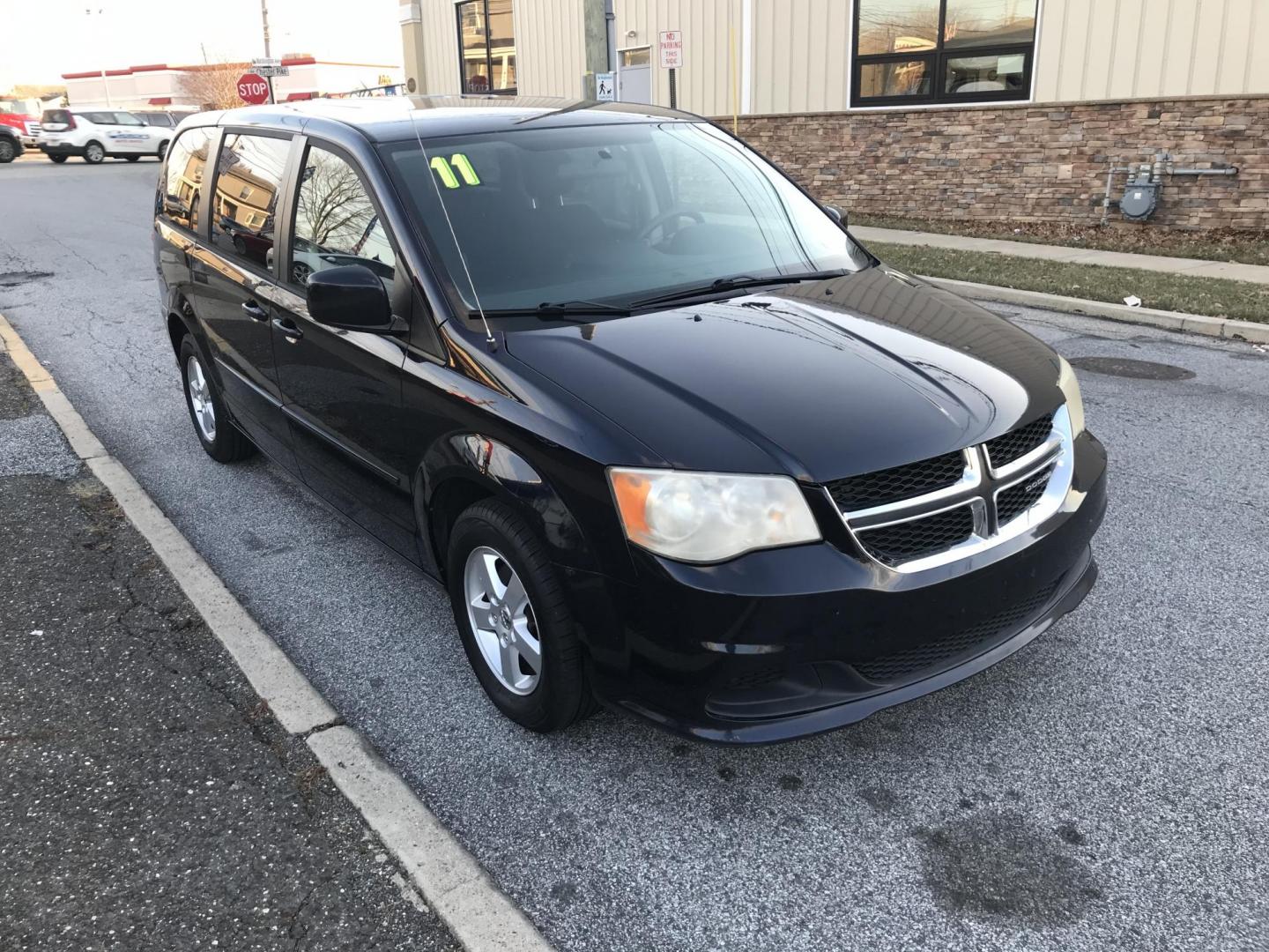 2011 Black /Black Dodge Grand Caravan Mainstreet (2D4RN3DG6BR) with an 3.6L V6 DOHC 24V engine, 6-Speed Automatic transmission, located at 577 Chester Pike, Prospect Park, PA, 19076, (610) 237-1015, 39.886154, -75.302338 - Photo#3