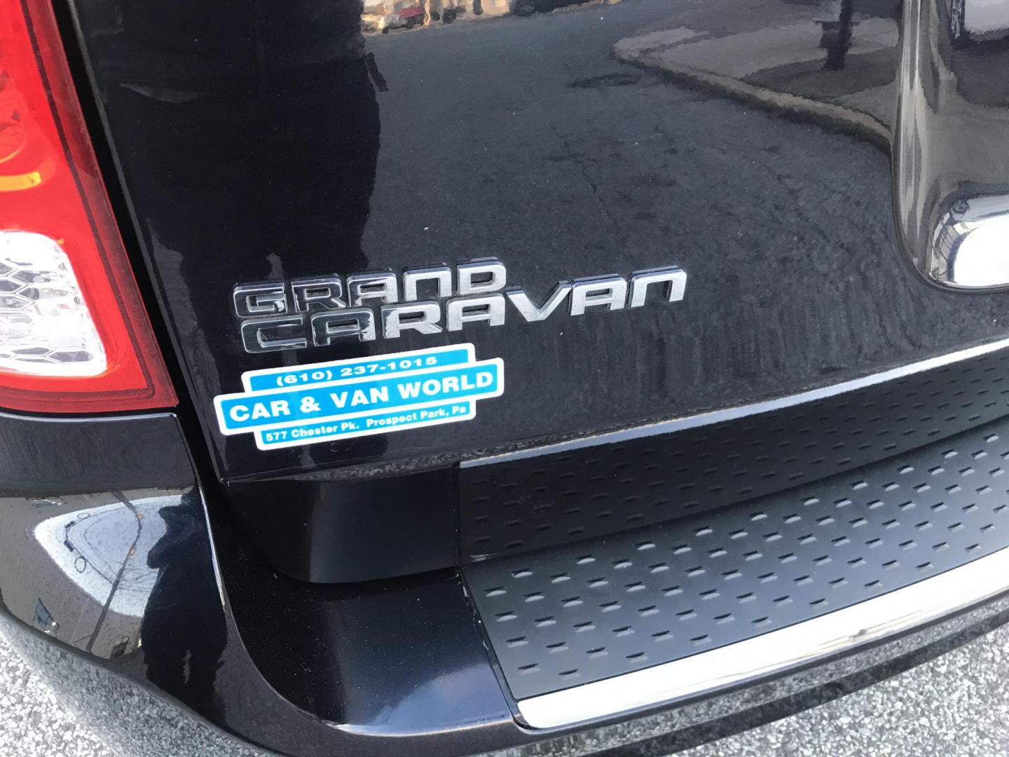 2011 Black /Black Dodge Grand Caravan Mainstreet (2D4RN3DG6BR) with an 3.6L V6 DOHC 24V engine, 6-Speed Automatic transmission, located at 577 Chester Pike, Prospect Park, PA, 19076, (610) 237-1015, 39.886154, -75.302338 - Photo#5