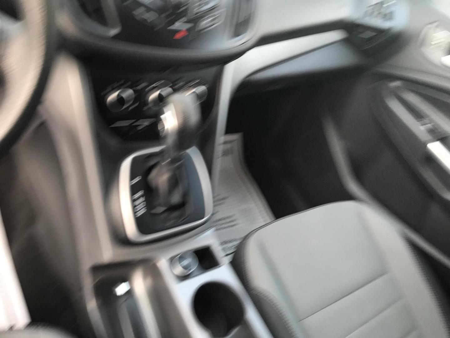 2013 Gray /Gray Ford Escape SE (1FMCU0GX3DU) with an 1.6L L4 DOHC 16V engine, 6-Speed Automatic transmission, located at 577 Chester Pike, Prospect Park, PA, 19076, (610) 237-1015, 39.886154, -75.302338 - 2013 Ford Escape SE: Only 82k miles, new PA inspection, great on gas, SUPER CLEAN! This vehicle comes inspected and has been given a bumper to bumper safety check. It is very clean, reliable, and well maintained. We offer a unique pay plan that is known for being the easiest and fastest financing - Photo#11