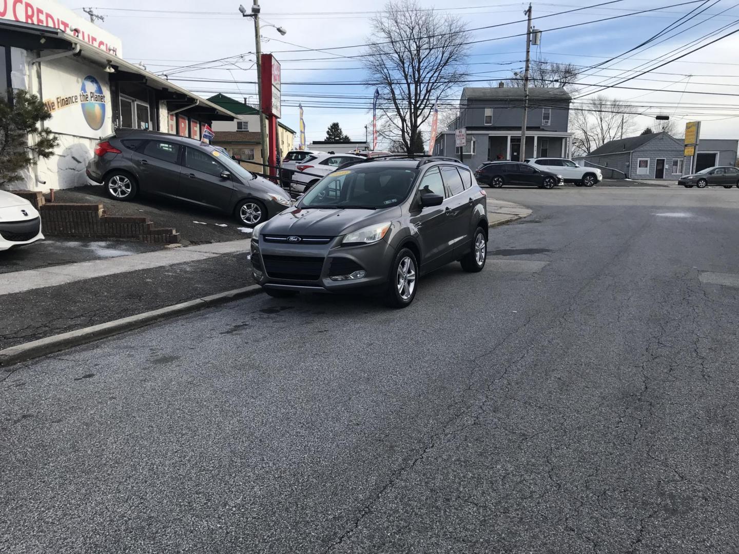 2013 Gray /Gray Ford Escape SE (1FMCU0GX3DU) with an 1.6L L4 DOHC 16V engine, 6-Speed Automatic transmission, located at 577 Chester Pike, Prospect Park, PA, 19076, (610) 237-1015, 39.886154, -75.302338 - 2013 Ford Escape SE: Only 82k miles, new PA inspection, great on gas, SUPER CLEAN! This vehicle comes inspected and has been given a bumper to bumper safety check. It is very clean, reliable, and well maintained. We offer a unique pay plan that is known for being the easiest and fastest financing - Photo#3