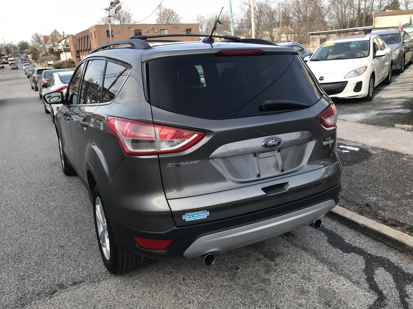 2013 Gray /Gray Ford Escape SE (1FMCU0GX3DU) with an 1.6L L4 DOHC 16V engine, 6-Speed Automatic transmission, located at 577 Chester Pike, Prospect Park, PA, 19076, (610) 237-1015, 39.886154, -75.302338 - 2013 Ford Escape SE: Only 82k miles, new PA inspection, great on gas, SUPER CLEAN! This vehicle comes inspected and has been given a bumper to bumper safety check. It is very clean, reliable, and well maintained. We offer a unique pay plan that is known for being the easiest and fastest financing - Photo#4