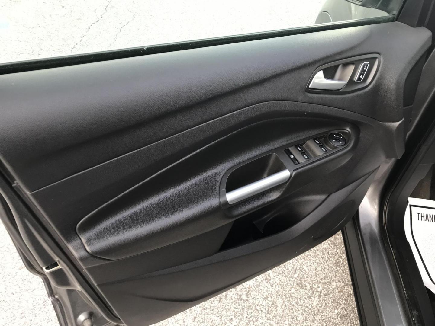2013 Gray /Gray Ford Escape SE (1FMCU0GX3DU) with an 1.6L L4 DOHC 16V engine, 6-Speed Automatic transmission, located at 577 Chester Pike, Prospect Park, PA, 19076, (610) 237-1015, 39.886154, -75.302338 - 2013 Ford Escape SE: Only 82k miles, new PA inspection, great on gas, SUPER CLEAN! This vehicle comes inspected and has been given a bumper to bumper safety check. It is very clean, reliable, and well maintained. We offer a unique pay plan that is known for being the easiest and fastest financing - Photo#7