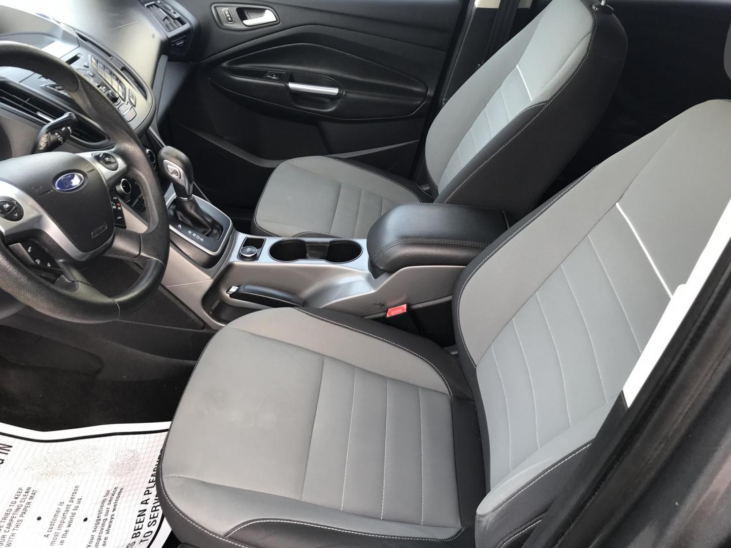 2013 Gray /Gray Ford Escape SE (1FMCU0GX3DU) with an 1.6L L4 DOHC 16V engine, 6-Speed Automatic transmission, located at 577 Chester Pike, Prospect Park, PA, 19076, (610) 237-1015, 39.886154, -75.302338 - 2013 Ford Escape SE: Only 82k miles, new PA inspection, great on gas, SUPER CLEAN! This vehicle comes inspected and has been given a bumper to bumper safety check. It is very clean, reliable, and well maintained. We offer a unique pay plan that is known for being the easiest and fastest financing - Photo#9