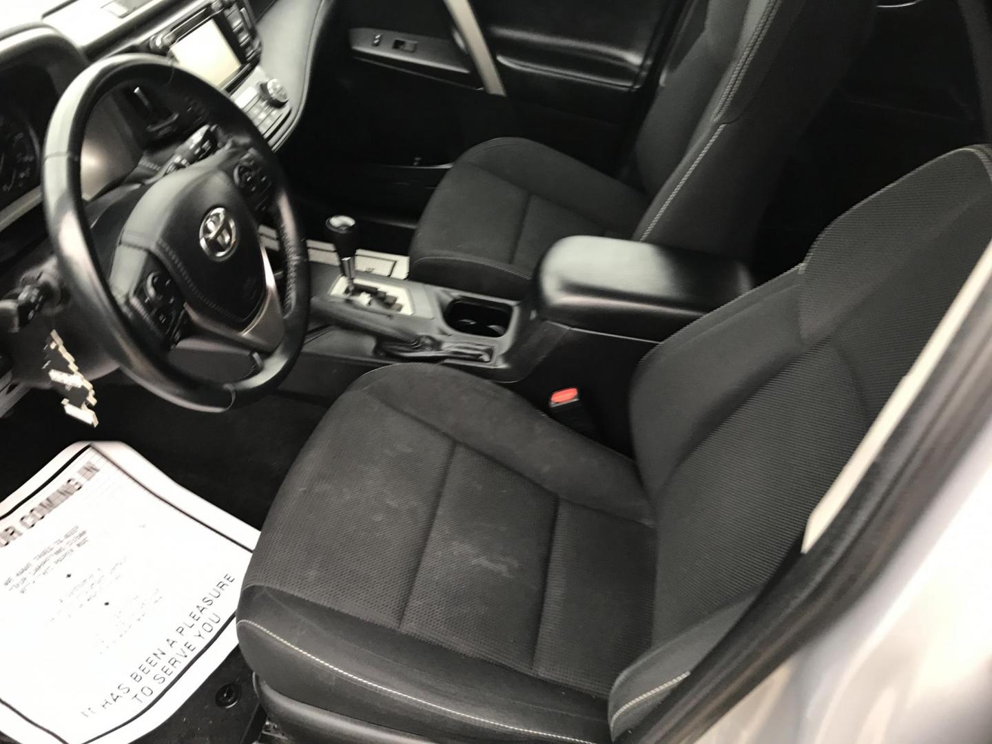 2018 Silver /Black Toyota RAV4 XLE (2T3WFREV1JW) with an 2.5L L4 DOHC 16V engine, 6A transmission, located at 577 Chester Pike, Prospect Park, PA, 19076, (610) 237-1015, 39.886154, -75.302338 - Photo#11