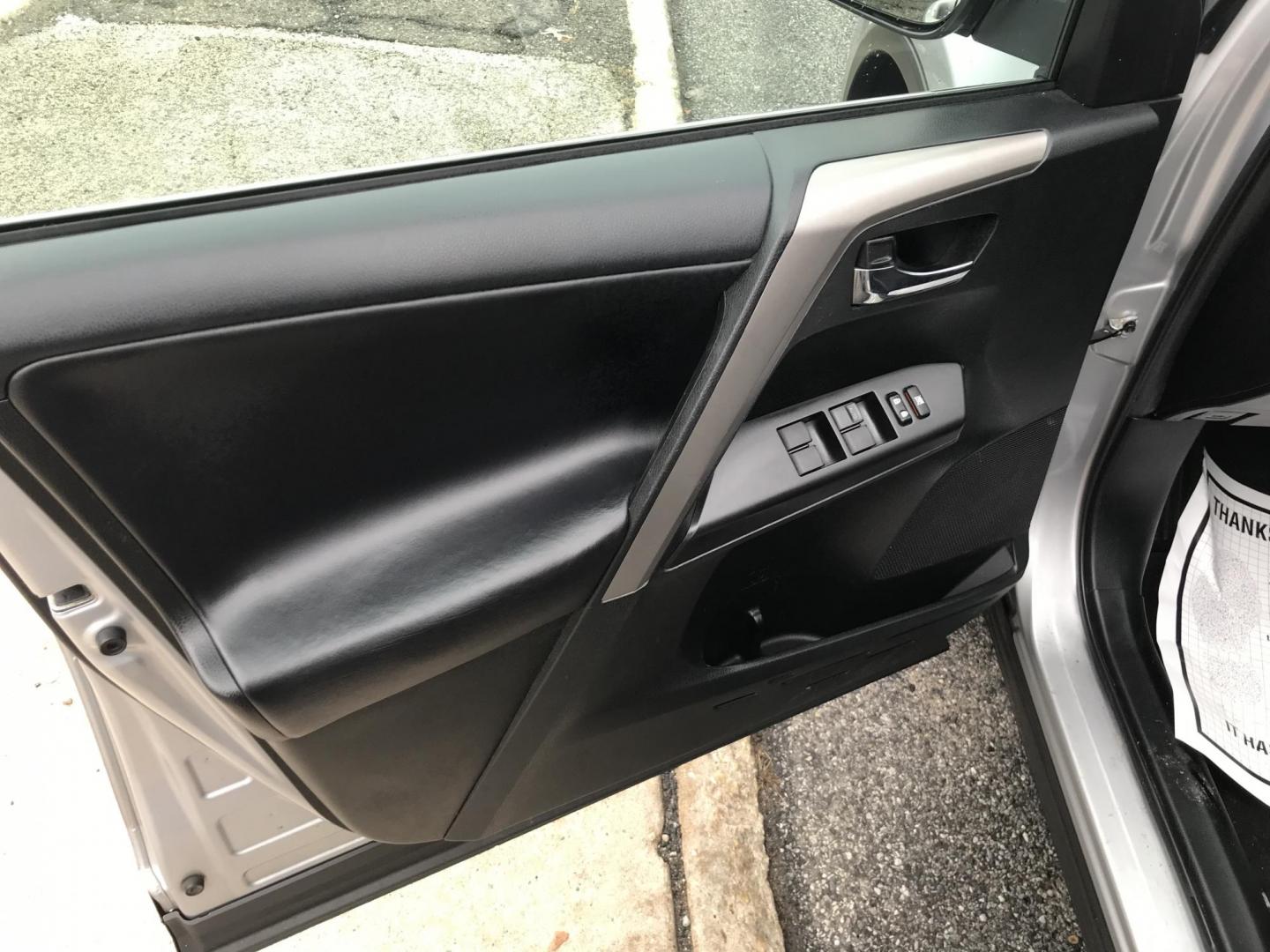 2018 Silver /Black Toyota RAV4 XLE (2T3WFREV1JW) with an 2.5L L4 DOHC 16V engine, 6A transmission, located at 577 Chester Pike, Prospect Park, PA, 19076, (610) 237-1015, 39.886154, -75.302338 - Photo#12