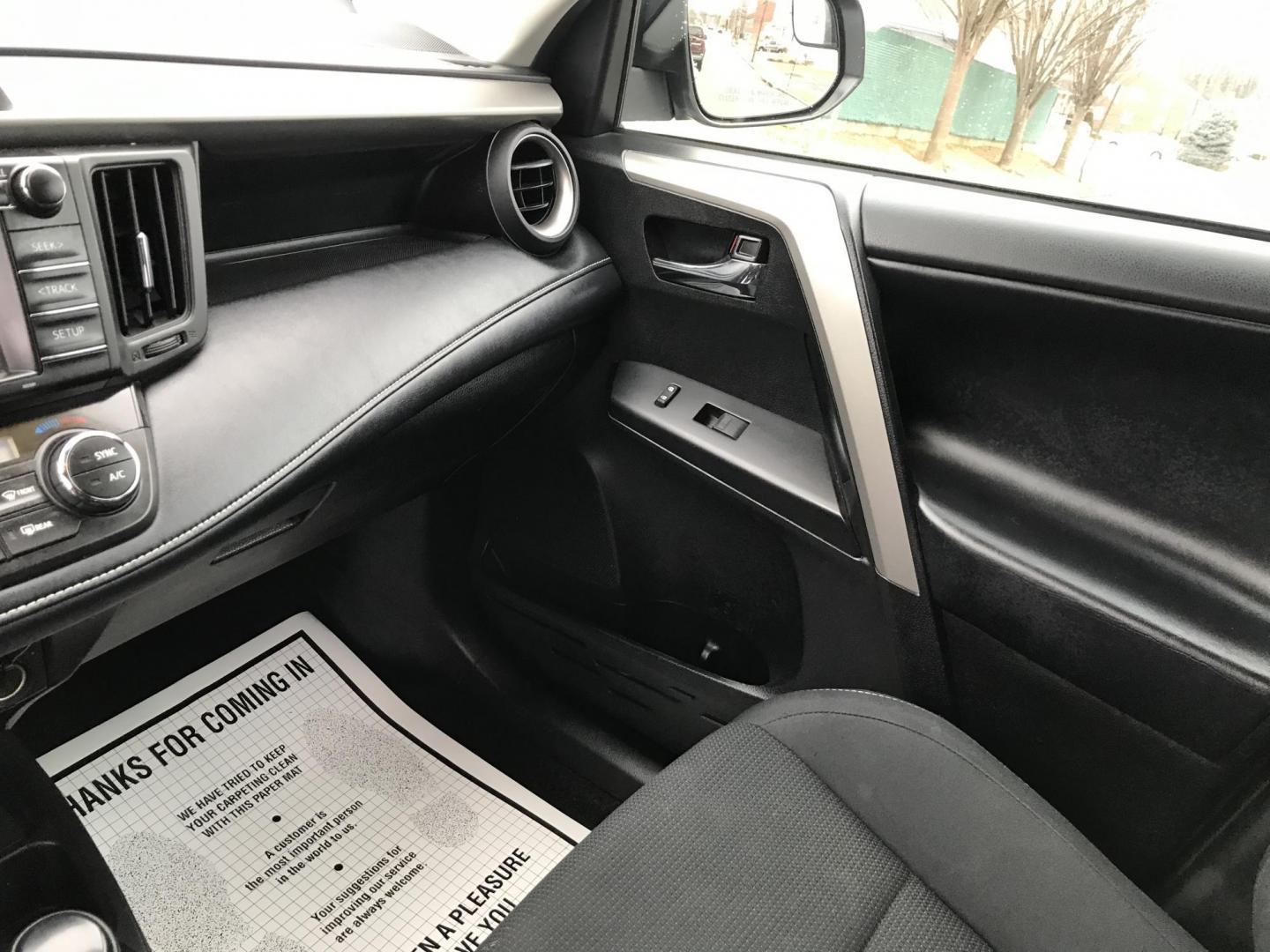 2018 Silver /Black Toyota RAV4 XLE (2T3WFREV1JW) with an 2.5L L4 DOHC 16V engine, 6A transmission, located at 577 Chester Pike, Prospect Park, PA, 19076, (610) 237-1015, 39.886154, -75.302338 - Photo#16