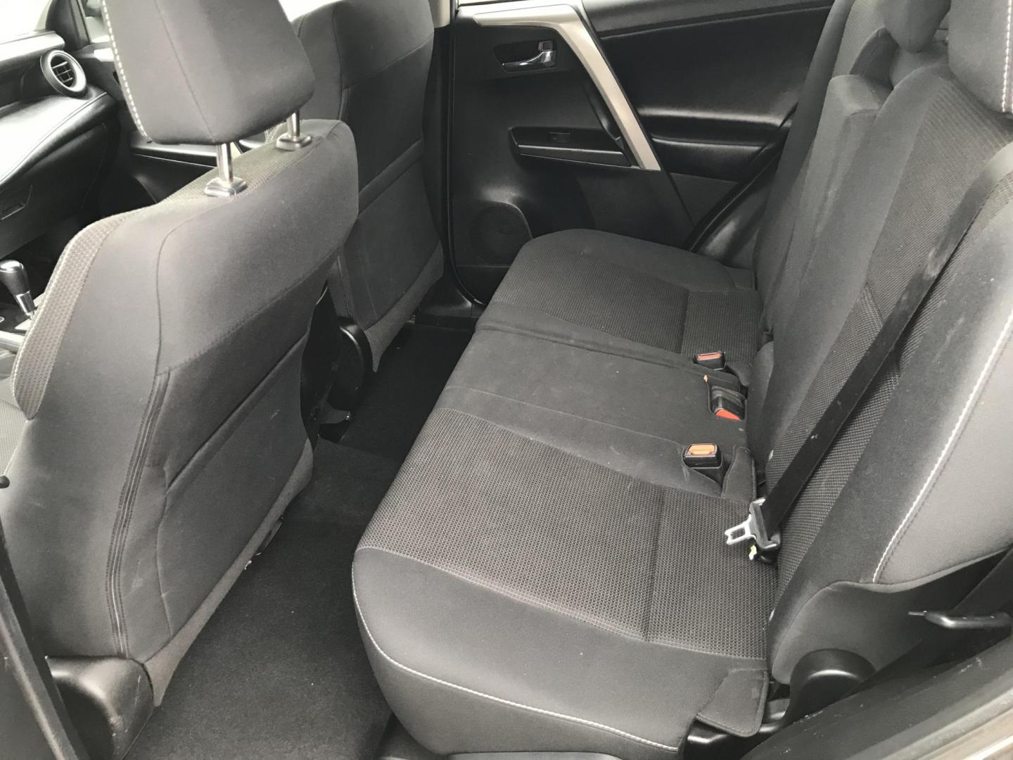 2018 Silver /Black Toyota RAV4 XLE (2T3WFREV1JW) with an 2.5L L4 DOHC 16V engine, 6A transmission, located at 577 Chester Pike, Prospect Park, PA, 19076, (610) 237-1015, 39.886154, -75.302338 - Photo#17