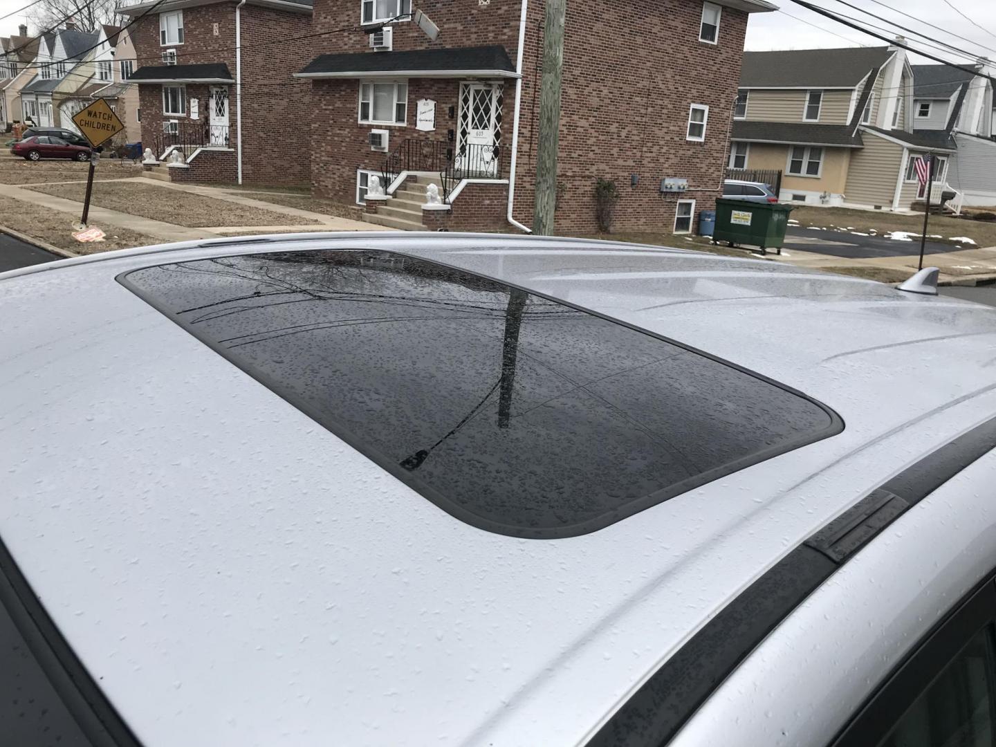2018 Silver /Black Toyota RAV4 XLE (2T3WFREV1JW) with an 2.5L L4 DOHC 16V engine, 6A transmission, located at 577 Chester Pike, Prospect Park, PA, 19076, (610) 237-1015, 39.886154, -75.302338 - Photo#4