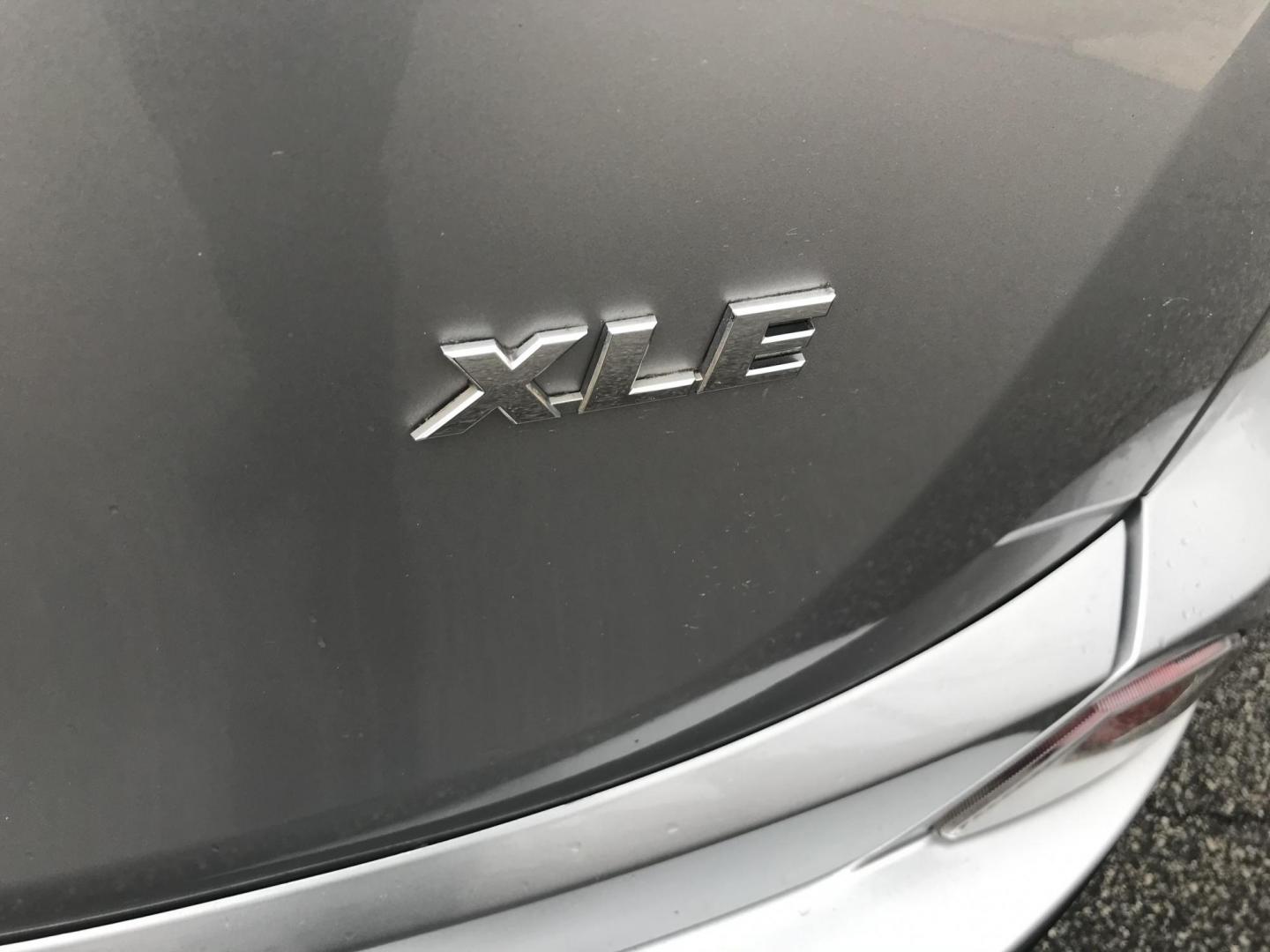 2018 Silver /Black Toyota RAV4 XLE (2T3WFREV1JW) with an 2.5L L4 DOHC 16V engine, 6A transmission, located at 577 Chester Pike, Prospect Park, PA, 19076, (610) 237-1015, 39.886154, -75.302338 - Photo#7