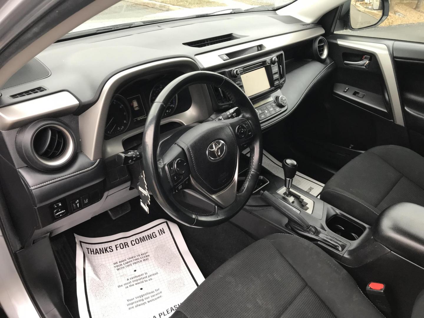 2018 Silver /Black Toyota RAV4 XLE (2T3WFREV1JW) with an 2.5L L4 DOHC 16V engine, 6A transmission, located at 577 Chester Pike, Prospect Park, PA, 19076, (610) 237-1015, 39.886154, -75.302338 - Photo#10