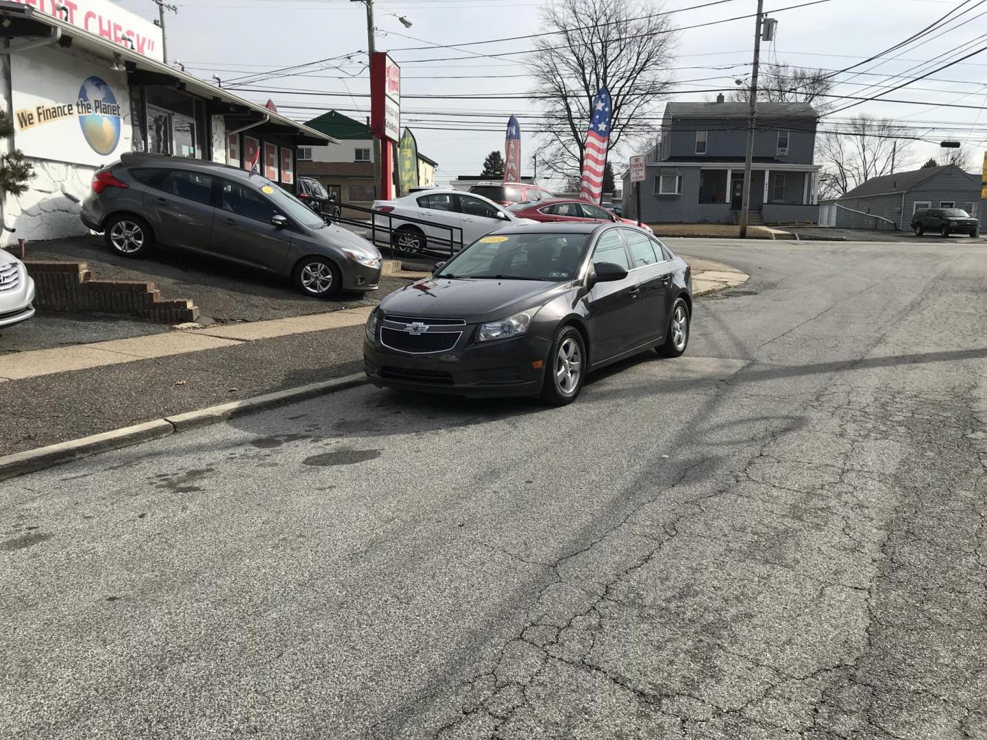 2014 Gray /Black Chevrolet Cruze 1LT Auto (1G1PC5SB7E7) with an 1.4L L4 DOHC 16V TURBO engine, 6-Speed Automatic transmission, located at 577 Chester Pike, Prospect Park, PA, 19076, (610) 237-1015, 39.886154, -75.302338 - Photo#4