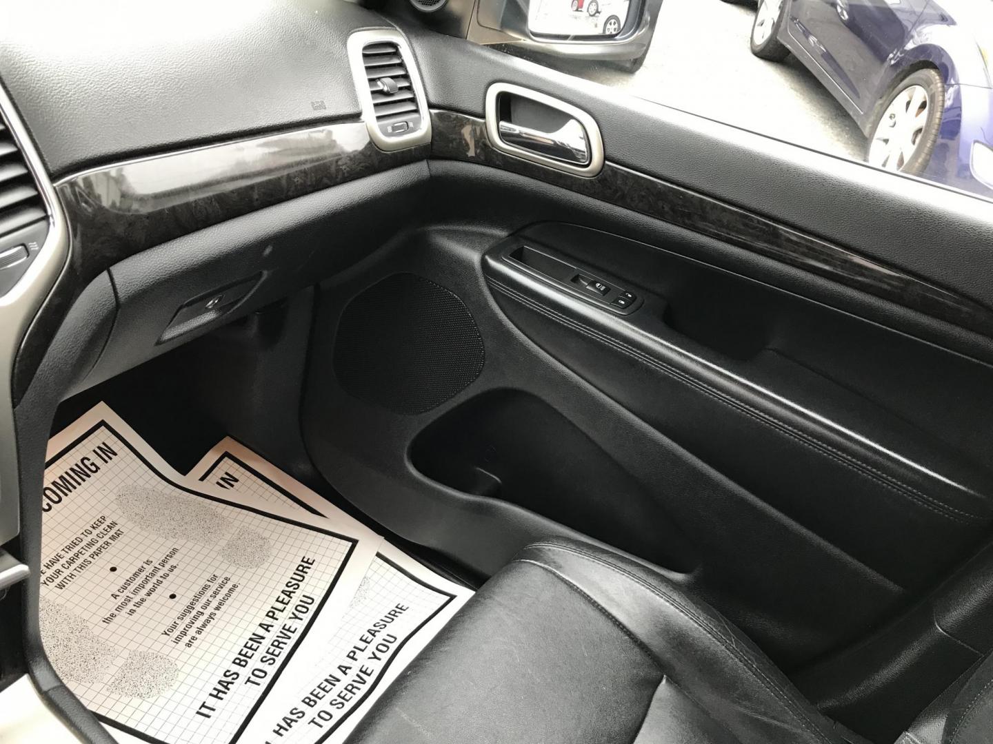 2013 Black /Black Jeep Grand Cherokee Laredo 4WD (1C4RJFAT5DC) with an 5.7L V8 OHV 16V engine, 5-Speed Automatic transmission, located at 577 Chester Pike, Prospect Park, PA, 19076, (610) 237-1015, 39.886154, -75.302338 - 2013 Jeep Grand Cherokee Laredo: Backup camera, 5.7 HEMI engine, 4x4, trailer hitch, leather seats, new PA inspection, runs LIKE NEW! This vehicle comes inspected and has been given a bumper to bumper safety check. It is very clean, reliable, and well maintained. We offer a unique pay plan that i - Photo#18