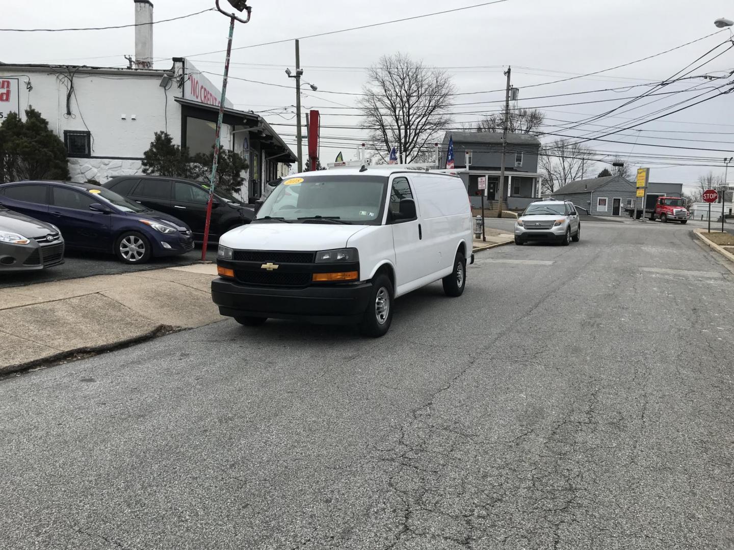 2018 White /Gray Chevrolet Express 2500 Cargo (1GCWGAFG4J1) with an 6.0L V8 OHV 16V FFV engine, 6A transmission, located at 577 Chester Pike, Prospect Park, PA, 19076, (610) 237-1015, 39.886154, -75.302338 - Photo#3