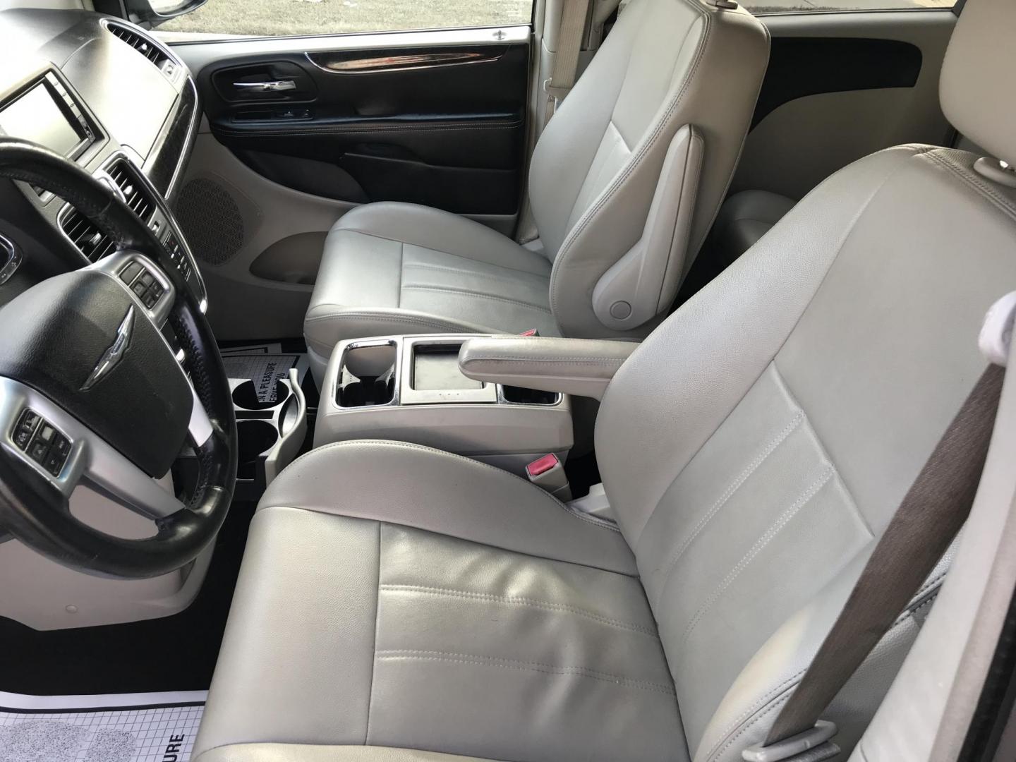 2013 Silver /Gray Chrysler Town & Country Touring (2C4RC1BG4DR) with an 3.6L V6 DOHC 24V engine, 6-Speed Automatic transmission, located at 577 Chester Pike, Prospect Park, PA, 19076, (610) 237-1015, 39.886154, -75.302338 - Photo#10
