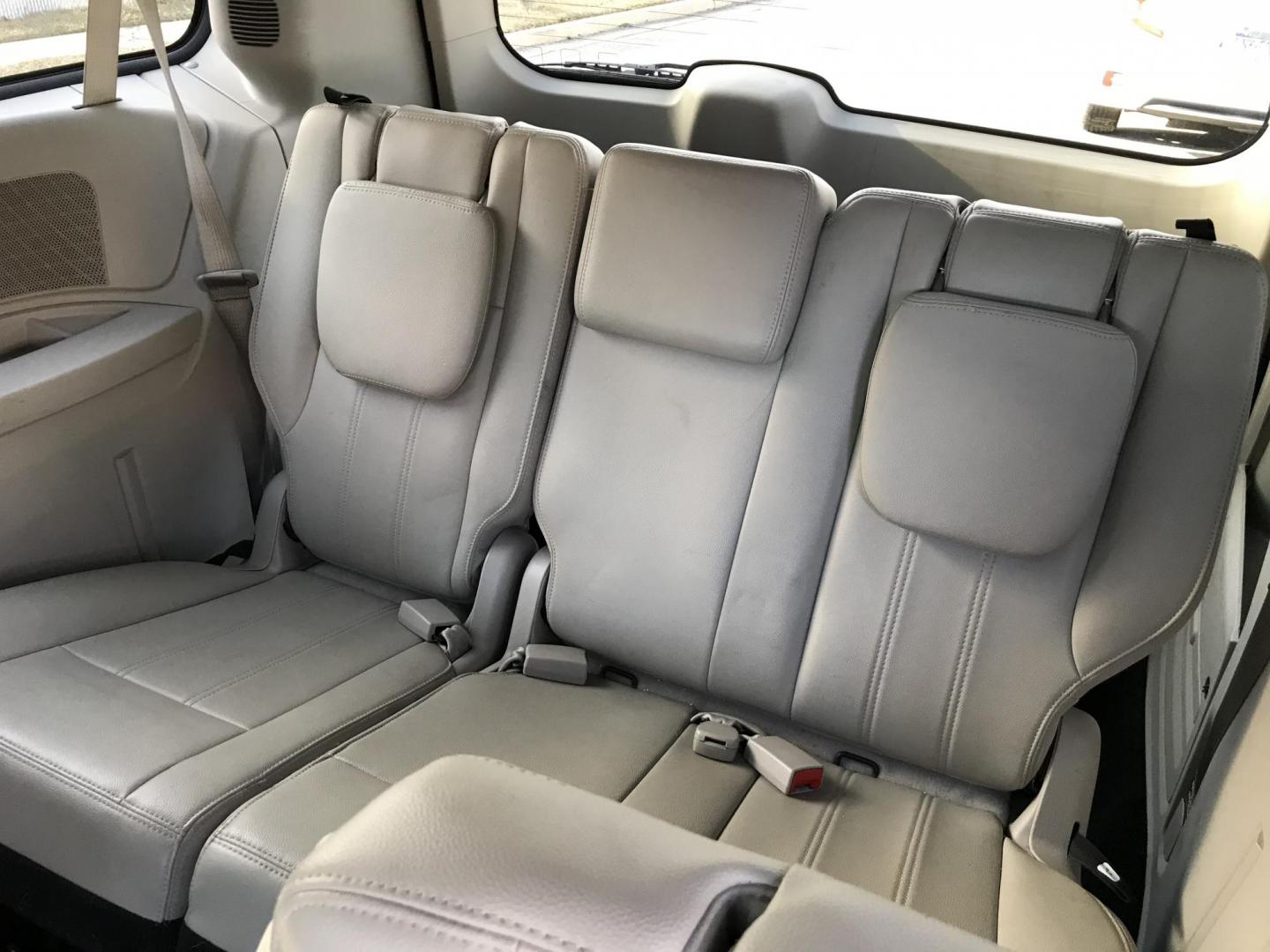 2013 Silver /Gray Chrysler Town & Country Touring (2C4RC1BG4DR) with an 3.6L V6 DOHC 24V engine, 6-Speed Automatic transmission, located at 577 Chester Pike, Prospect Park, PA, 19076, (610) 237-1015, 39.886154, -75.302338 - Photo#18