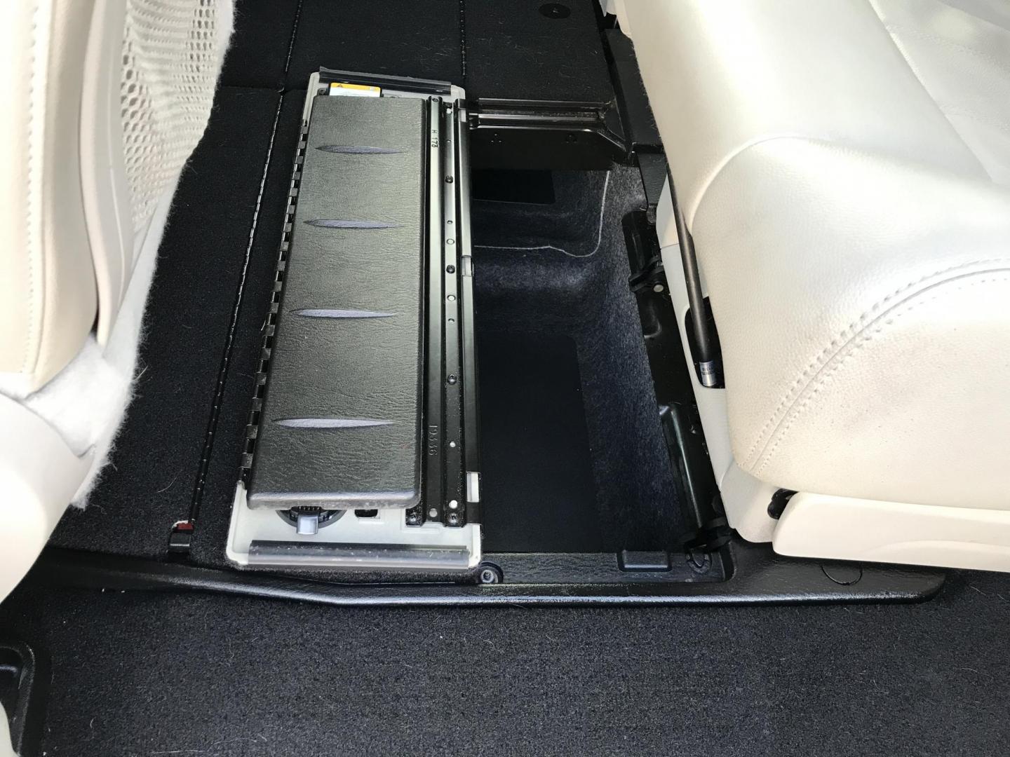 2013 Silver /Gray Chrysler Town & Country Touring (2C4RC1BG4DR) with an 3.6L V6 DOHC 24V engine, 6-Speed Automatic transmission, located at 577 Chester Pike, Prospect Park, PA, 19076, (610) 237-1015, 39.886154, -75.302338 - Photo#19