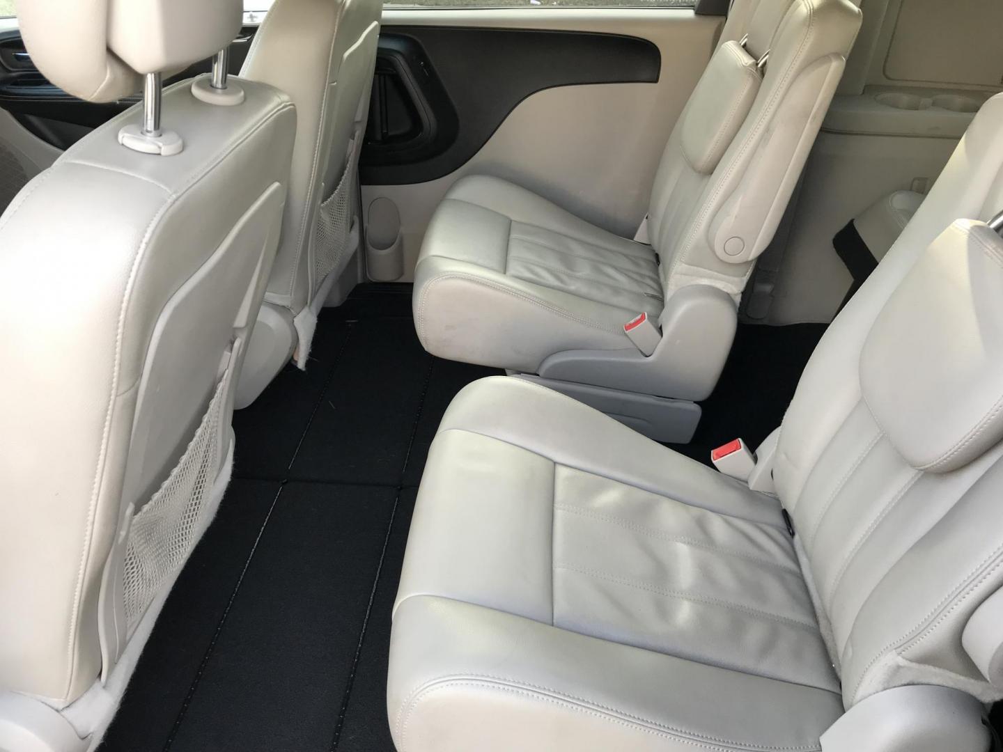 2013 Silver /Gray Chrysler Town & Country Touring (2C4RC1BG4DR) with an 3.6L V6 DOHC 24V engine, 6-Speed Automatic transmission, located at 577 Chester Pike, Prospect Park, PA, 19076, (610) 237-1015, 39.886154, -75.302338 - Photo#20