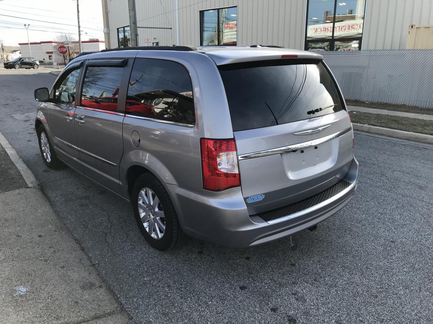 2013 Silver /Gray Chrysler Town & Country Touring (2C4RC1BG4DR) with an 3.6L V6 DOHC 24V engine, 6-Speed Automatic transmission, located at 577 Chester Pike, Prospect Park, PA, 19076, (610) 237-1015, 39.886154, -75.302338 - Photo#4