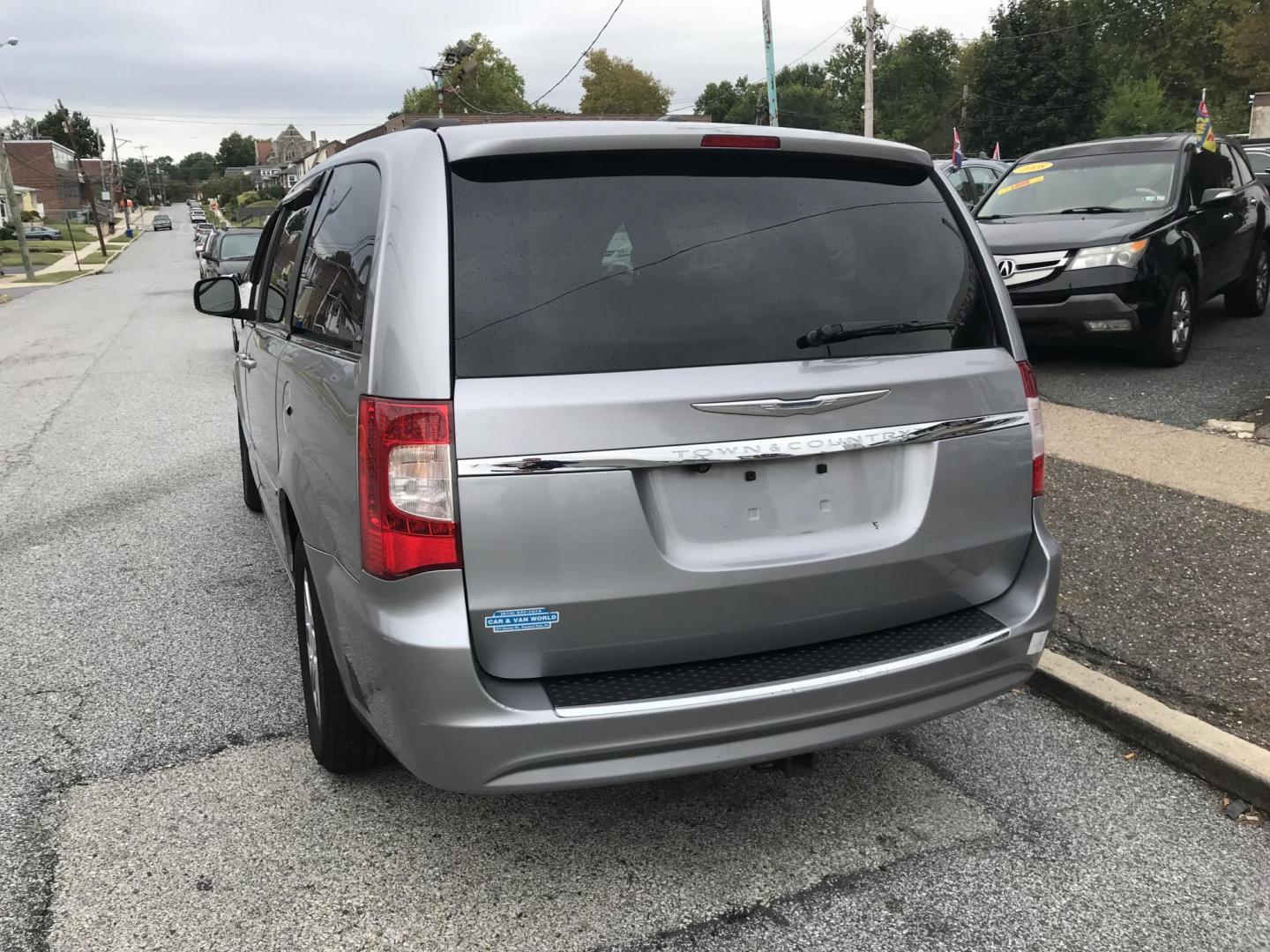 2013 Silver /Gray Chrysler Town & Country Touring (2C4RC1BG4DR) with an 3.6L V6 DOHC 24V engine, 6-Speed Automatic transmission, located at 577 Chester Pike, Prospect Park, PA, 19076, (610) 237-1015, 39.886154, -75.302338 - Photo#5