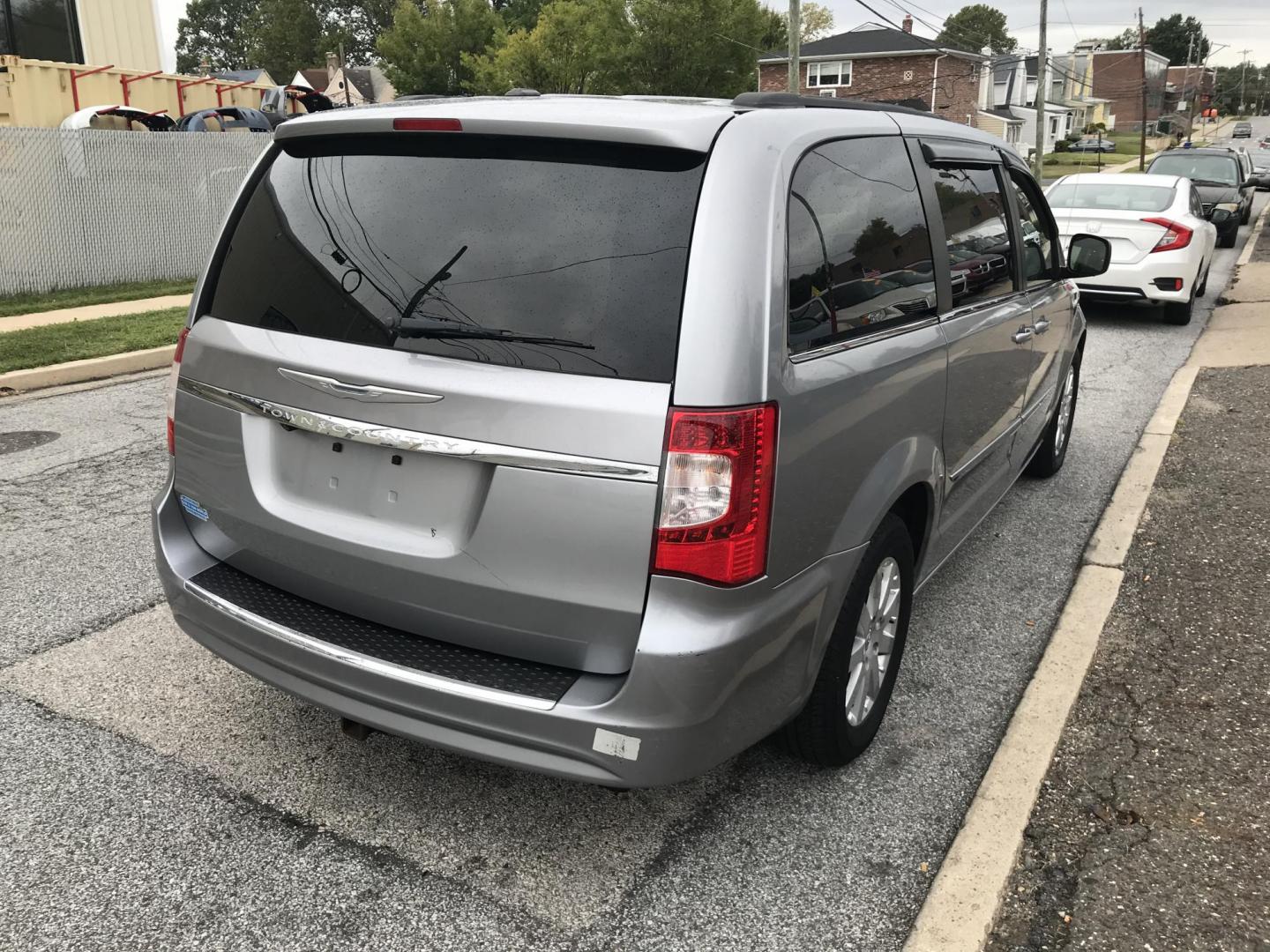 2013 Silver /Gray Chrysler Town & Country Touring (2C4RC1BG4DR) with an 3.6L V6 DOHC 24V engine, 6-Speed Automatic transmission, located at 577 Chester Pike, Prospect Park, PA, 19076, (610) 237-1015, 39.886154, -75.302338 - Photo#4