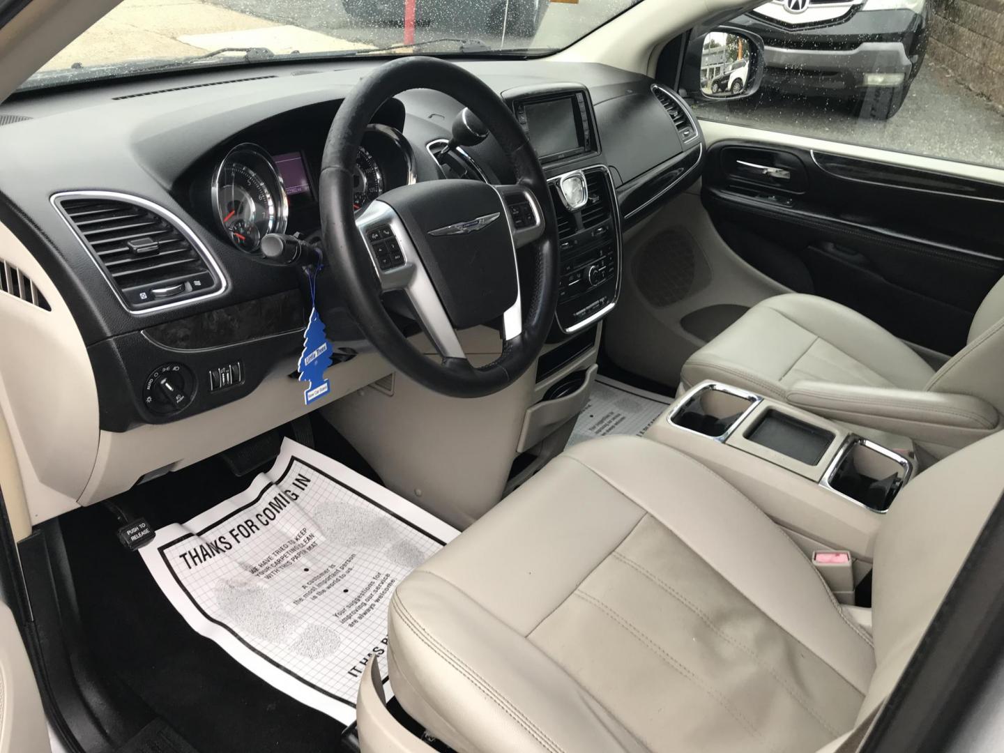 2013 Silver /Gray Chrysler Town & Country Touring (2C4RC1BG4DR) with an 3.6L V6 DOHC 24V engine, 6-Speed Automatic transmission, located at 577 Chester Pike, Prospect Park, PA, 19076, (610) 237-1015, 39.886154, -75.302338 - Photo#7