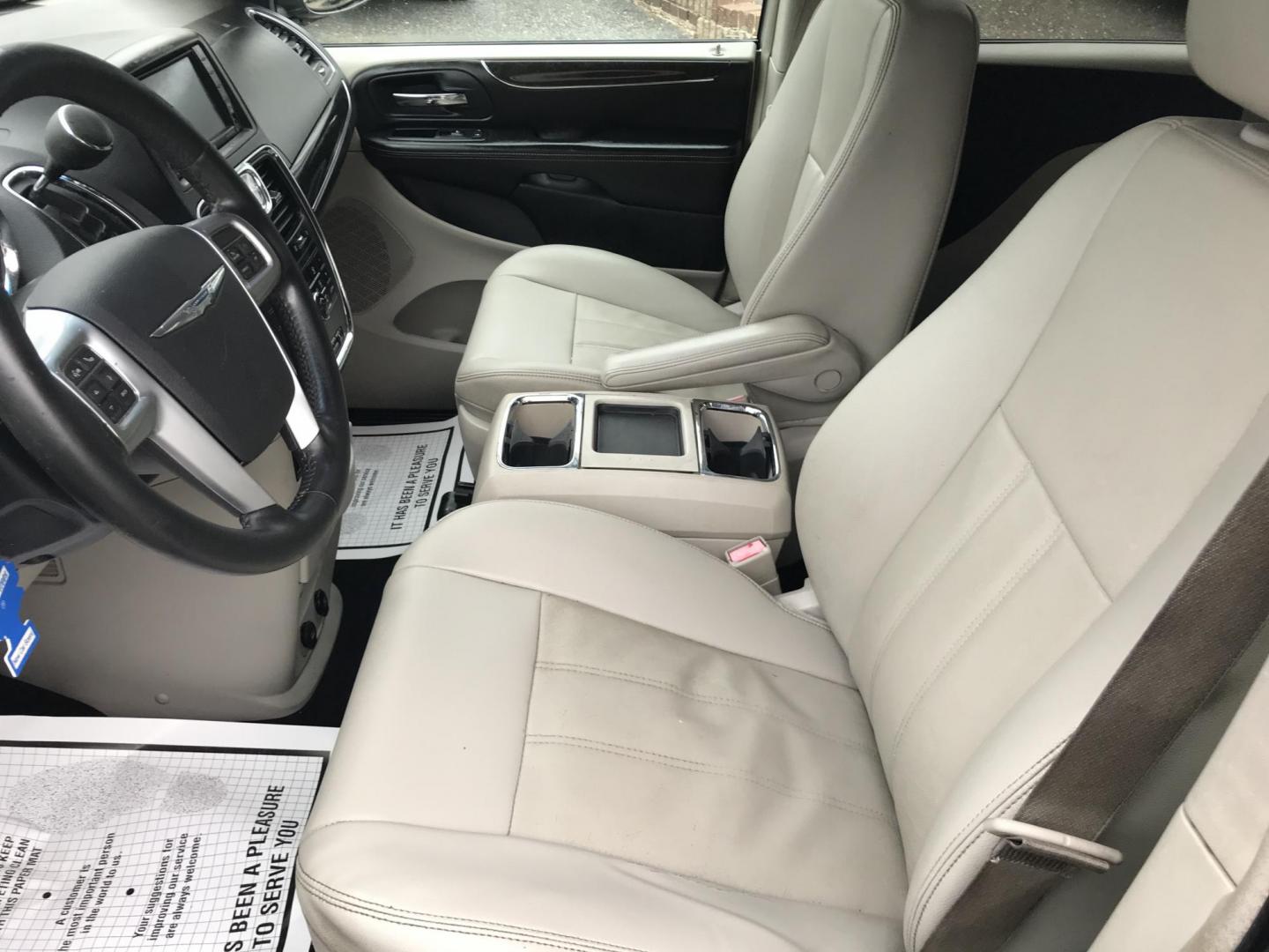 2013 Silver /Gray Chrysler Town & Country Touring (2C4RC1BG4DR) with an 3.6L V6 DOHC 24V engine, 6-Speed Automatic transmission, located at 577 Chester Pike, Prospect Park, PA, 19076, (610) 237-1015, 39.886154, -75.302338 - Photo#9