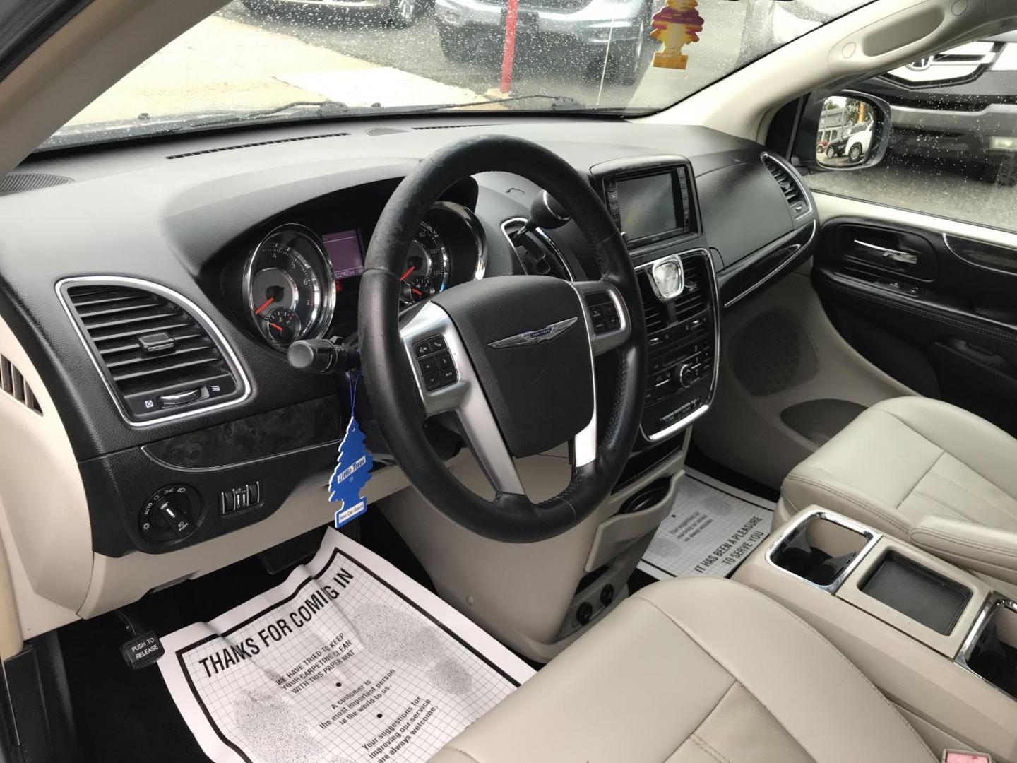2013 Silver /Gray Chrysler Town & Country Touring (2C4RC1BG4DR) with an 3.6L V6 DOHC 24V engine, 6-Speed Automatic transmission, located at 577 Chester Pike, Prospect Park, PA, 19076, (610) 237-1015, 39.886154, -75.302338 - Photo#10