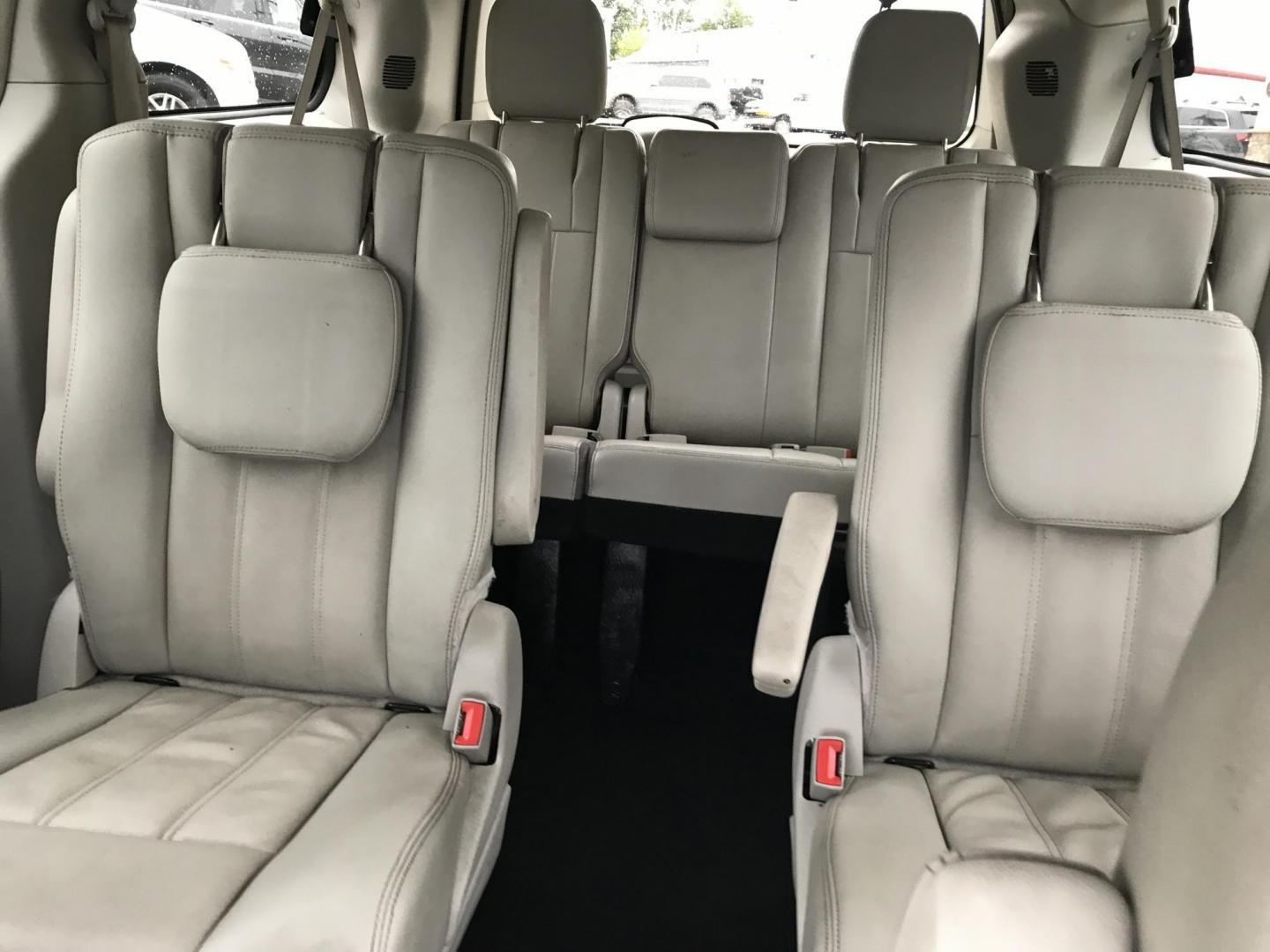 2013 Silver /Gray Chrysler Town & Country Touring (2C4RC1BG4DR) with an 3.6L V6 DOHC 24V engine, 6-Speed Automatic transmission, located at 577 Chester Pike, Prospect Park, PA, 19076, (610) 237-1015, 39.886154, -75.302338 - Photo#15