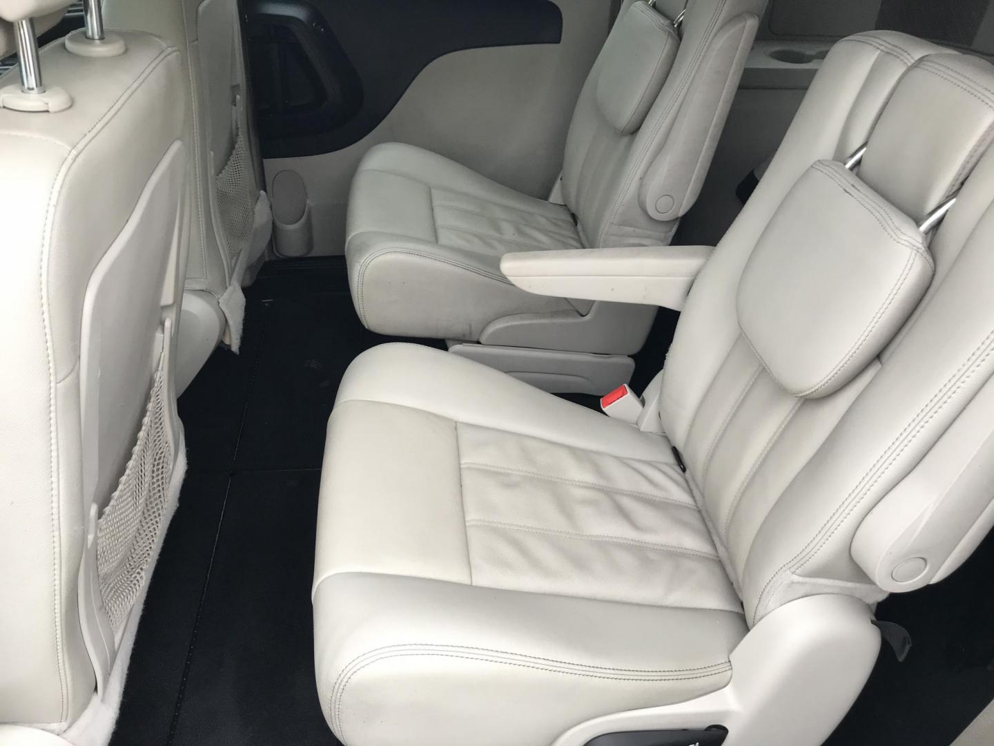 2013 Silver /Gray Chrysler Town & Country Touring (2C4RC1BG4DR) with an 3.6L V6 DOHC 24V engine, 6-Speed Automatic transmission, located at 577 Chester Pike, Prospect Park, PA, 19076, (610) 237-1015, 39.886154, -75.302338 - Photo#16