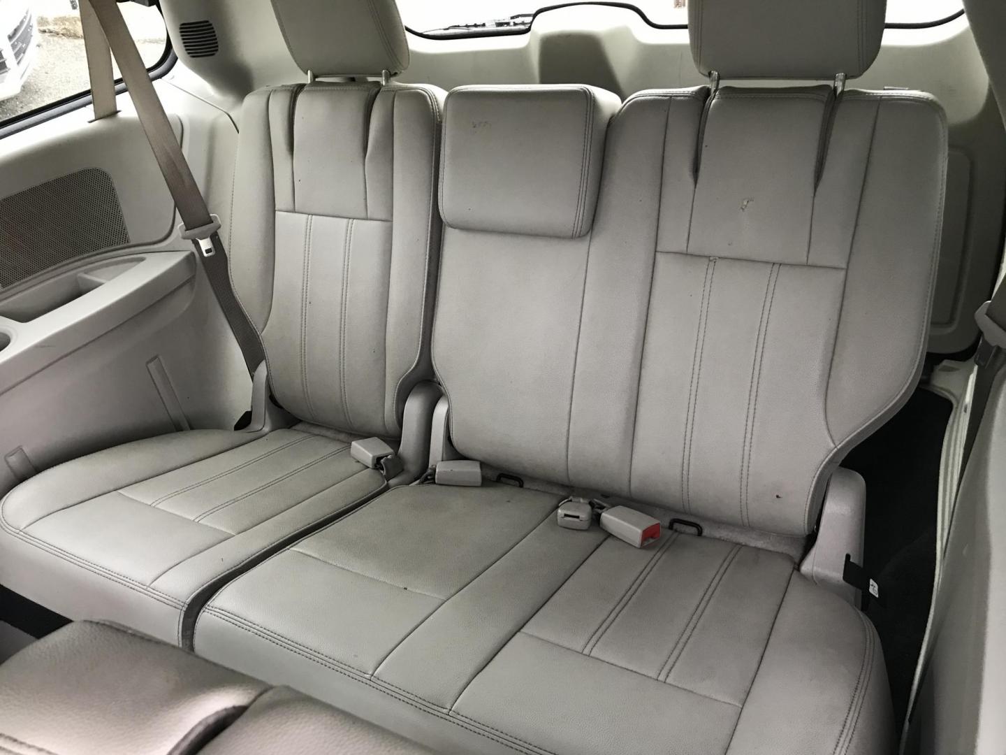 2013 Silver /Gray Chrysler Town & Country Touring (2C4RC1BG4DR) with an 3.6L V6 DOHC 24V engine, 6-Speed Automatic transmission, located at 577 Chester Pike, Prospect Park, PA, 19076, (610) 237-1015, 39.886154, -75.302338 - Photo#17