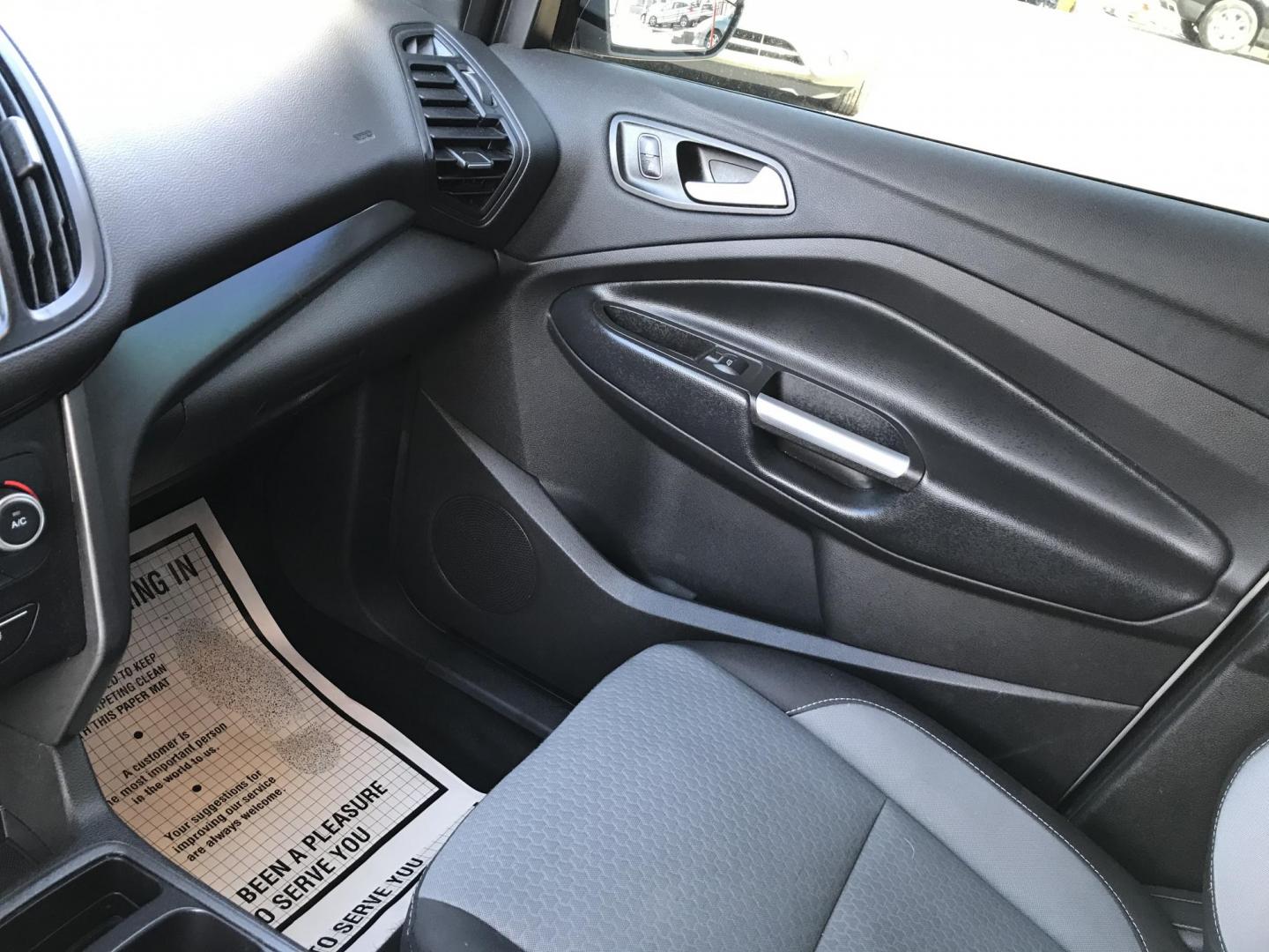 2019 White /Gray Ford Escape SE 4WD (1FMCU9GDXKU) with an 1.5L L4 DOHC 16V engine, 6A transmission, located at 577 Chester Pike, Prospect Park, PA, 19076, (610) 237-1015, 39.886154, -75.302338 - 2019 Ford Escape SE: 4x4, navigation system, backup camera, new PA inspection, SUPER CLEAN, runs LIKE NEW! This vehicle comes inspected and has been given a bumper to bumper safety check. It is very clean, reliable, and well maintained. We offer a unique pay plan that is known for being the easie - Photo#17