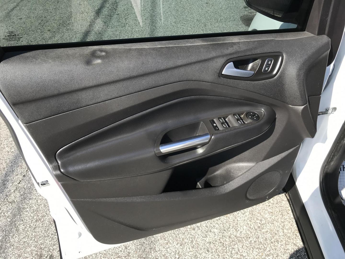 2019 White /Gray Ford Escape SE 4WD (1FMCU9GDXKU) with an 1.5L L4 DOHC 16V engine, 6A transmission, located at 577 Chester Pike, Prospect Park, PA, 19076, (610) 237-1015, 39.886154, -75.302338 - 2019 Ford Escape SE: 4x4, navigation system, backup camera, new PA inspection, SUPER CLEAN, runs LIKE NEW! This vehicle comes inspected and has been given a bumper to bumper safety check. It is very clean, reliable, and well maintained. We offer a unique pay plan that is known for being the easie - Photo#9