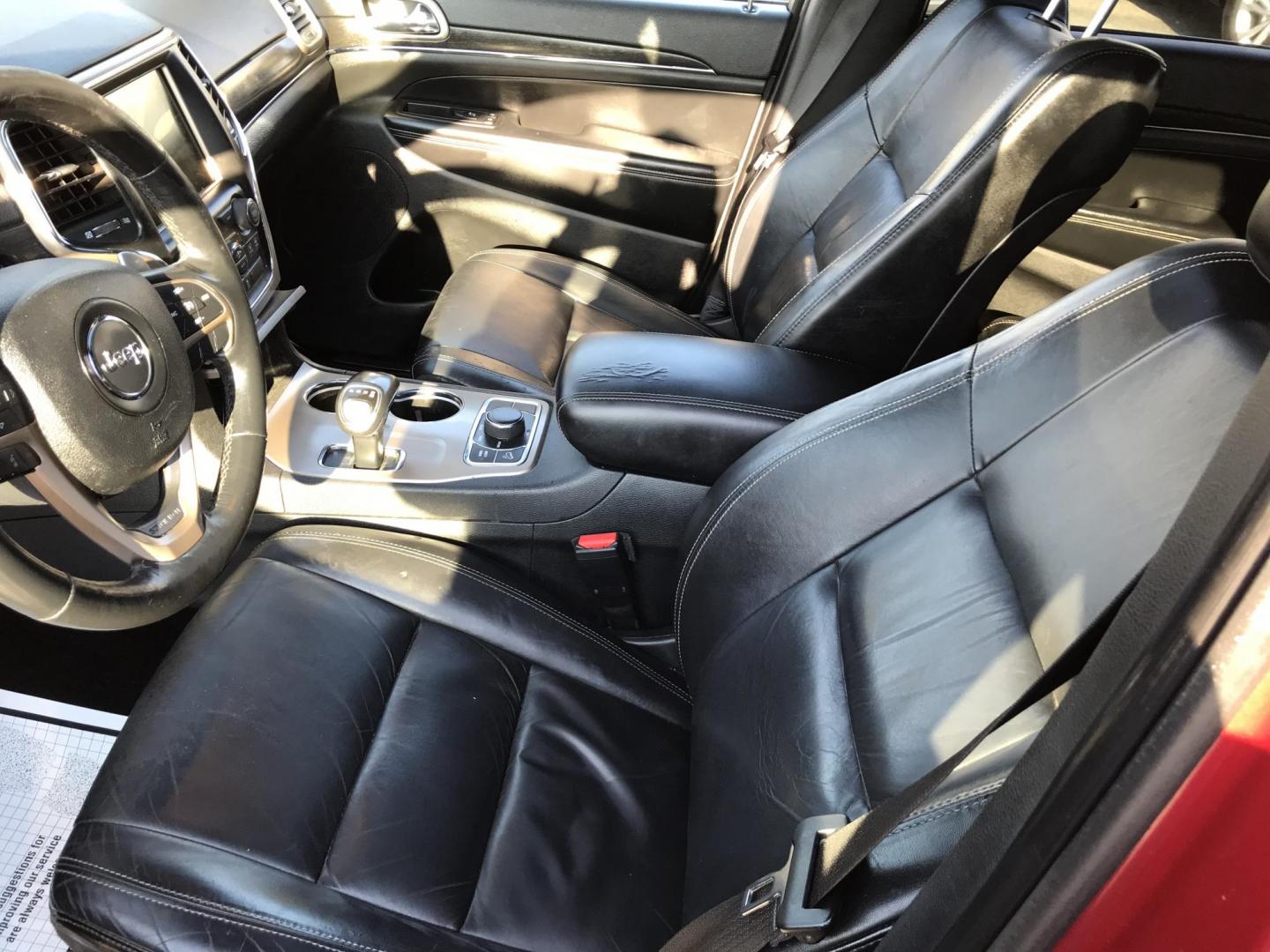 2015 Red /Black Jeep Grand Cherokee Limited 4WD (1C4RJFBGXFC) with an 3.6L V6 DOHC 24V engine, 8-Speed Automatic transmission, located at 577 Chester Pike, Prospect Park, PA, 19076, (610) 237-1015, 39.886154, -75.302338 - Photo#13