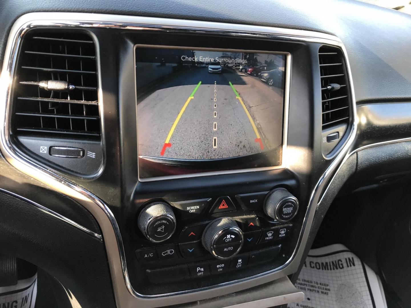 2015 Red /Black Jeep Grand Cherokee Limited 4WD (1C4RJFBGXFC) with an 3.6L V6 DOHC 24V engine, 8-Speed Automatic transmission, located at 577 Chester Pike, Prospect Park, PA, 19076, (610) 237-1015, 39.886154, -75.302338 - Photo#18