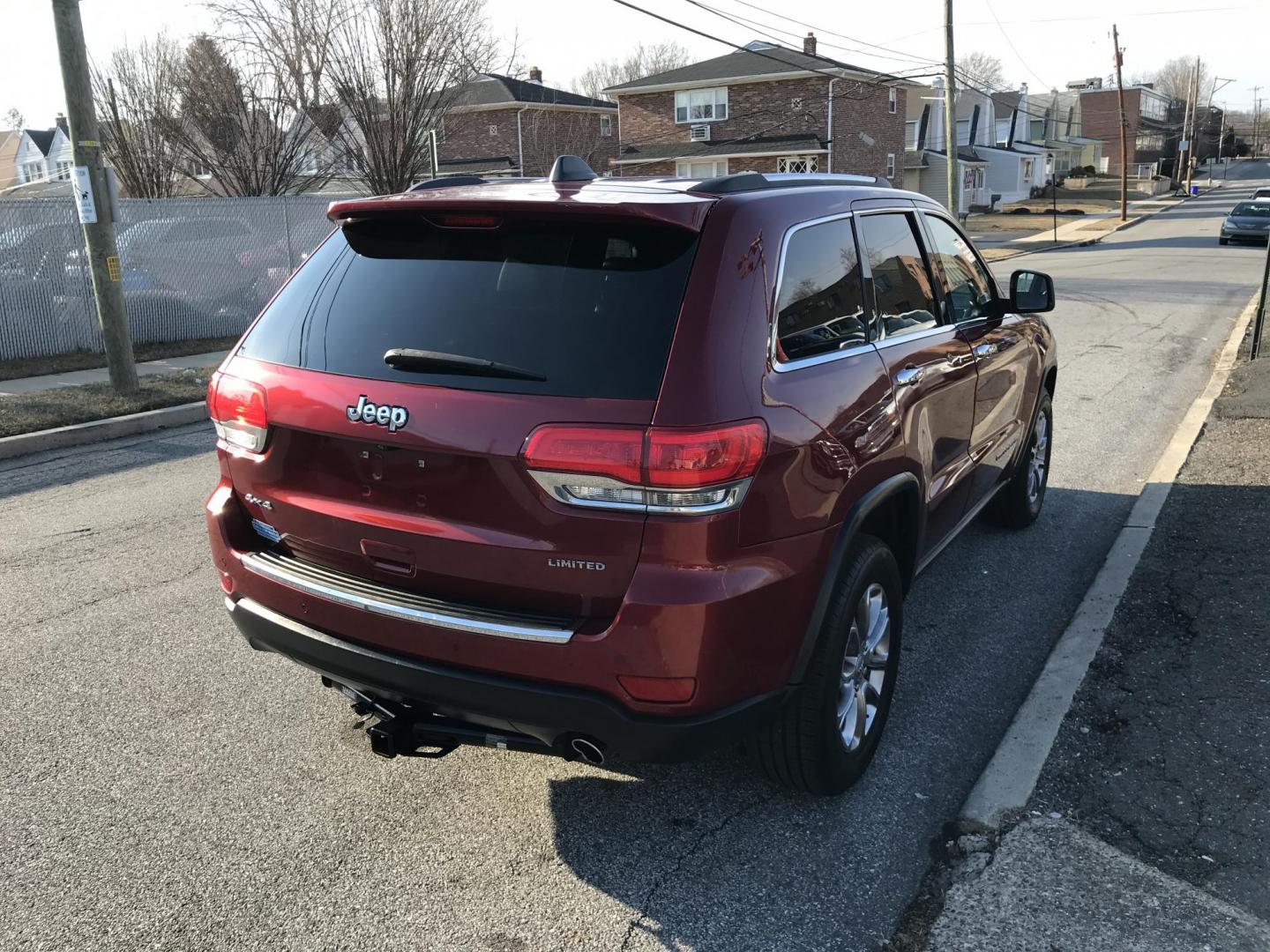 2015 Red /Black Jeep Grand Cherokee Limited 4WD (1C4RJFBGXFC) with an 3.6L V6 DOHC 24V engine, 8-Speed Automatic transmission, located at 577 Chester Pike, Prospect Park, PA, 19076, (610) 237-1015, 39.886154, -75.302338 - Photo#5