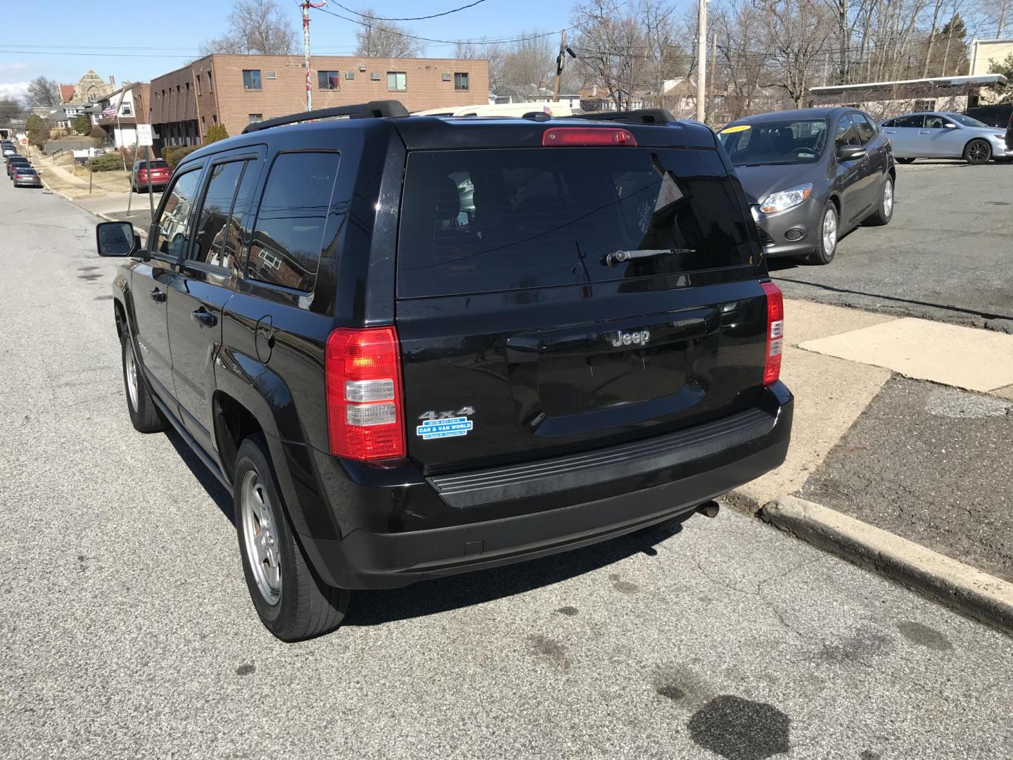 2017 Black /Black Jeep Patriot Sport 4WD (1C4NJRBB3HD) with an 2.4L L4 DOHC 16V engine, Automatic transmission, located at 577 Chester Pike, Prospect Park, PA, 19076, (610) 237-1015, 39.886154, -75.302338 - 2017 Jeep Patriot Sport: 4x4, great on gas, new PA inspection, SUPER CLEAN, runs LIKE NEW! This vehicle comes inspected and has been given a bumper to bumper safety check. It is very clean, reliable, and well maintained. We offer a unique pay plan that is known for being the easiest and fastest f - Photo#6