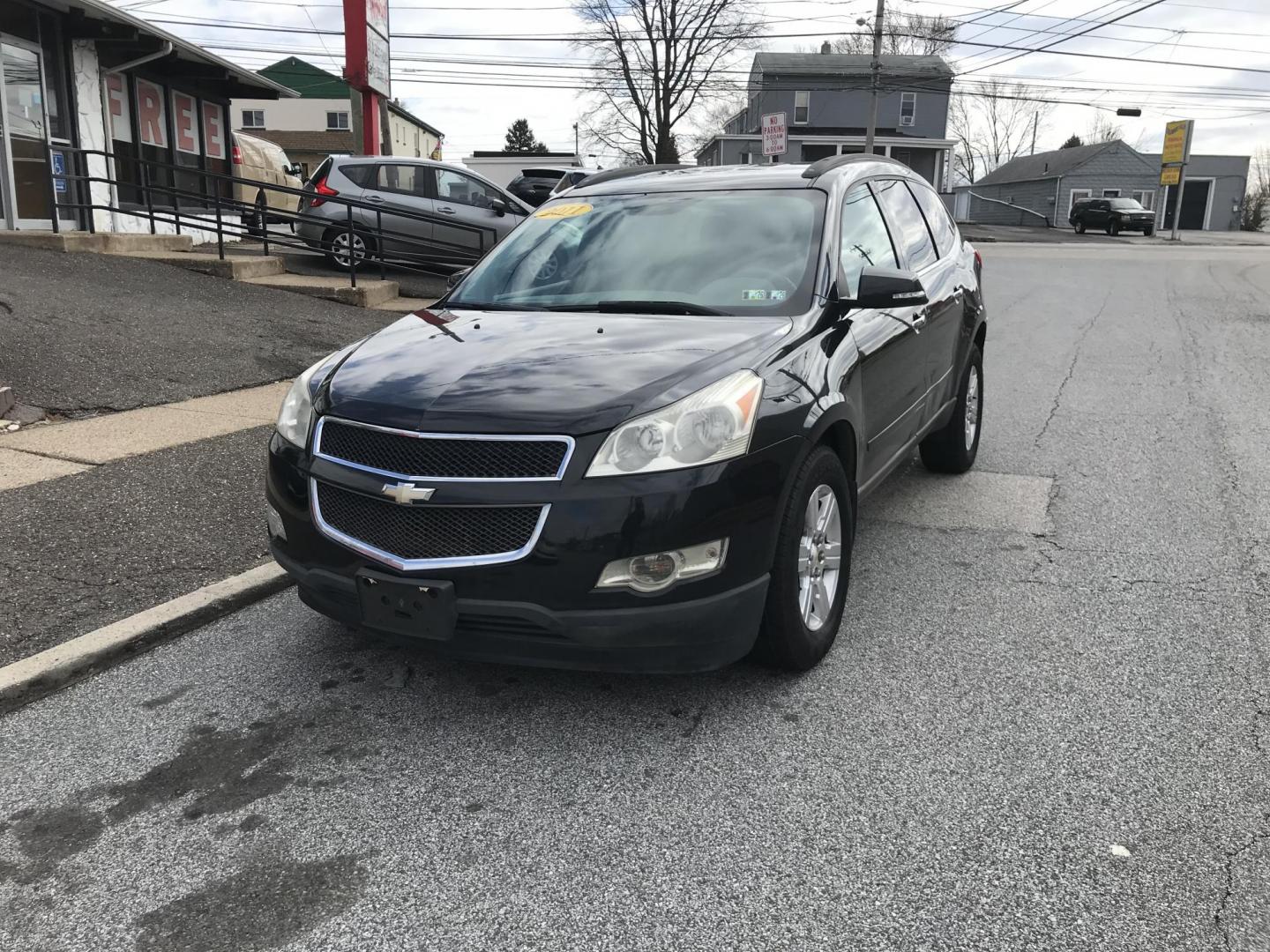 2011 Black /Gray Chevrolet Traverse LT AWD (1GNKVGED0BJ) with an 3.6L V6 DOHC 24V engine, 6-Speed Automatic transmission, located at 577 Chester Pike, Prospect Park, PA, 19076, (610) 237-1015, 39.886154, -75.302338 - 2011 Chevrolet Traverse LT: Only 121k miles, 3rd row seating, AWD, new PA inspection, runs LIKE NEW! This vehicle comes inspected and has been given a bumper to bumper safety check. It is very clean, reliable, and well maintained. We offer a unique pay plan that is known for being the easiest and - Photo#1