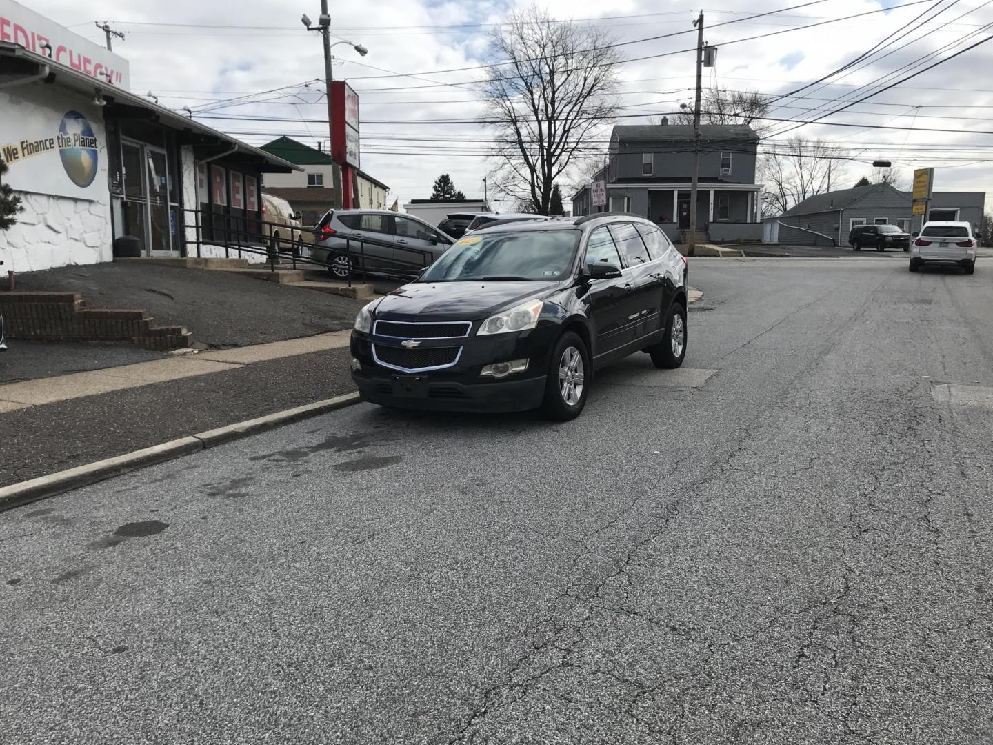 2011 Black /Gray Chevrolet Traverse LT AWD (1GNKVGED0BJ) with an 3.6L V6 DOHC 24V engine, 6-Speed Automatic transmission, located at 577 Chester Pike, Prospect Park, PA, 19076, (610) 237-1015, 39.886154, -75.302338 - 2011 Chevrolet Traverse LT: Only 121k miles, 3rd row seating, AWD, new PA inspection, runs LIKE NEW! This vehicle comes inspected and has been given a bumper to bumper safety check. It is very clean, reliable, and well maintained. We offer a unique pay plan that is known for being the easiest and - Photo#2