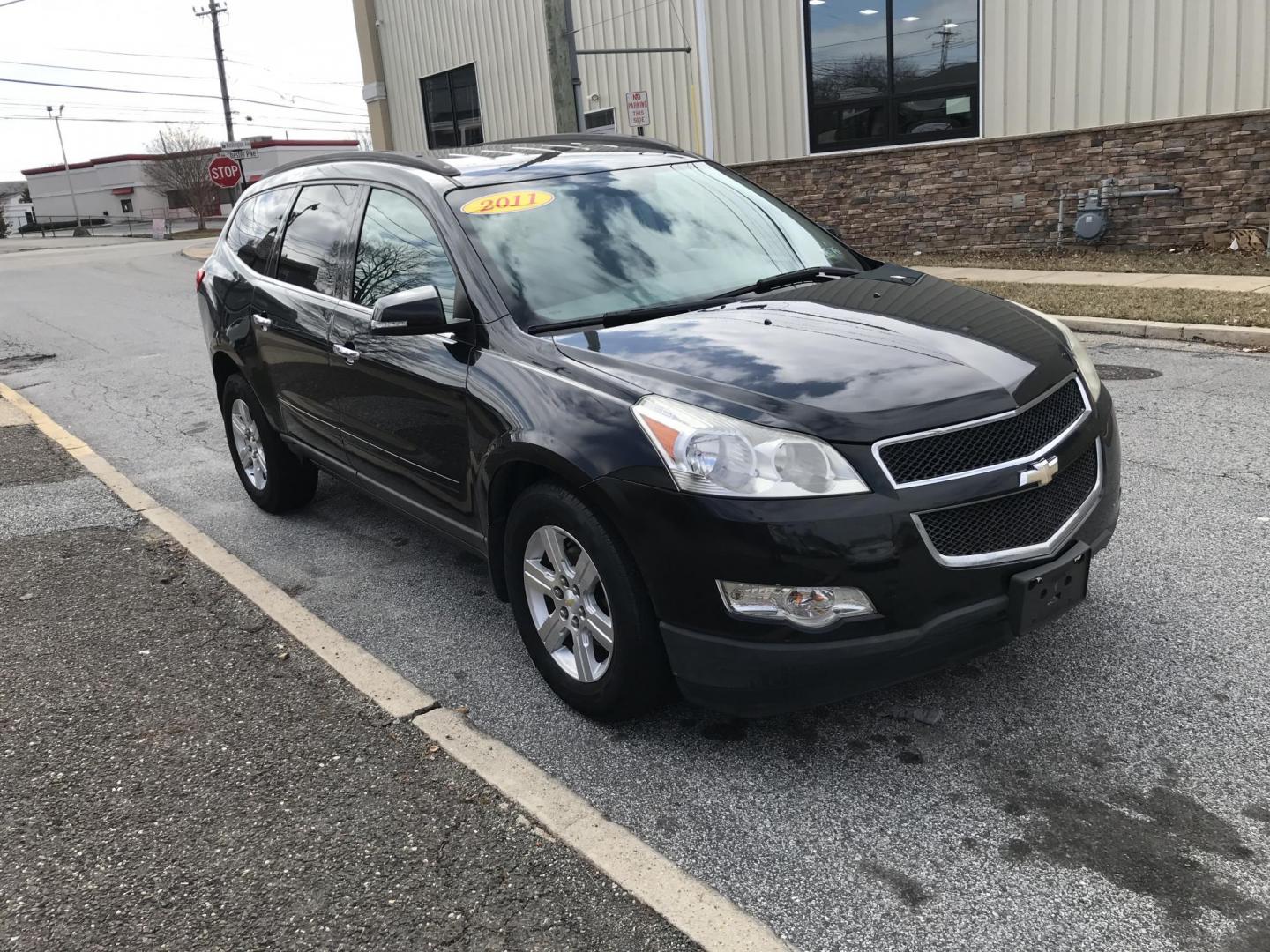 2011 Black /Gray Chevrolet Traverse LT AWD (1GNKVGED0BJ) with an 3.6L V6 DOHC 24V engine, 6-Speed Automatic transmission, located at 577 Chester Pike, Prospect Park, PA, 19076, (610) 237-1015, 39.886154, -75.302338 - 2011 Chevrolet Traverse LT: Only 121k miles, 3rd row seating, AWD, new PA inspection, runs LIKE NEW! This vehicle comes inspected and has been given a bumper to bumper safety check. It is very clean, reliable, and well maintained. We offer a unique pay plan that is known for being the easiest and - Photo#4