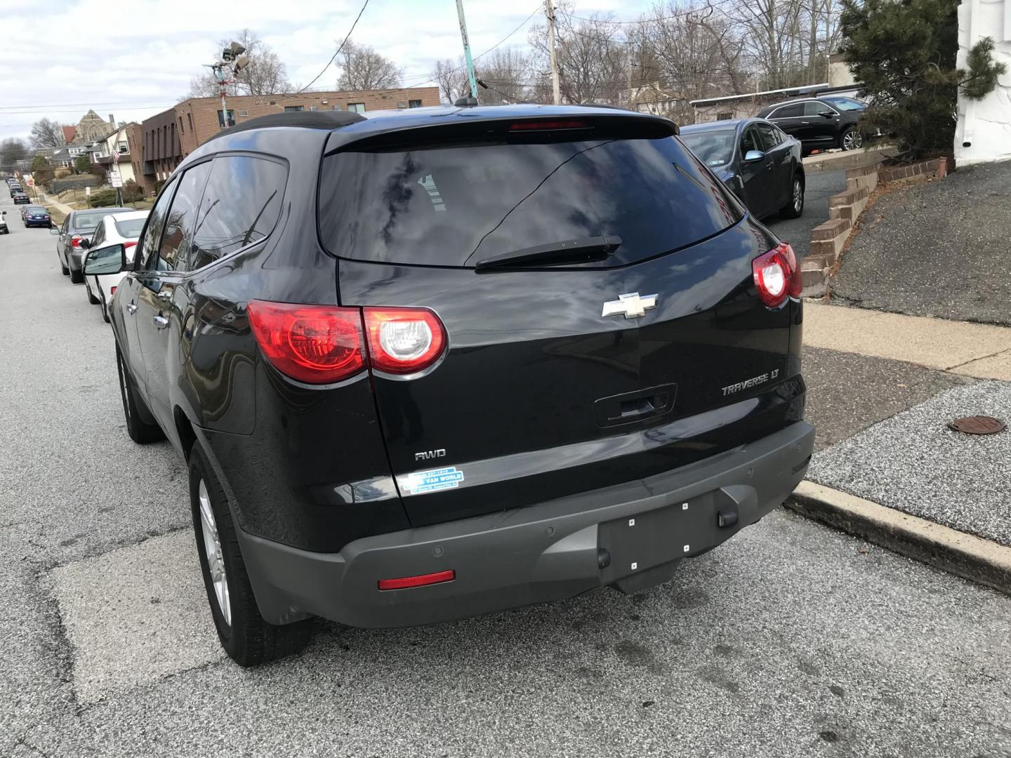2011 Black /Gray Chevrolet Traverse LT AWD (1GNKVGED0BJ) with an 3.6L V6 DOHC 24V engine, 6-Speed Automatic transmission, located at 577 Chester Pike, Prospect Park, PA, 19076, (610) 237-1015, 39.886154, -75.302338 - 2011 Chevrolet Traverse LT: Only 121k miles, 3rd row seating, AWD, new PA inspection, runs LIKE NEW! This vehicle comes inspected and has been given a bumper to bumper safety check. It is very clean, reliable, and well maintained. We offer a unique pay plan that is known for being the easiest and - Photo#6