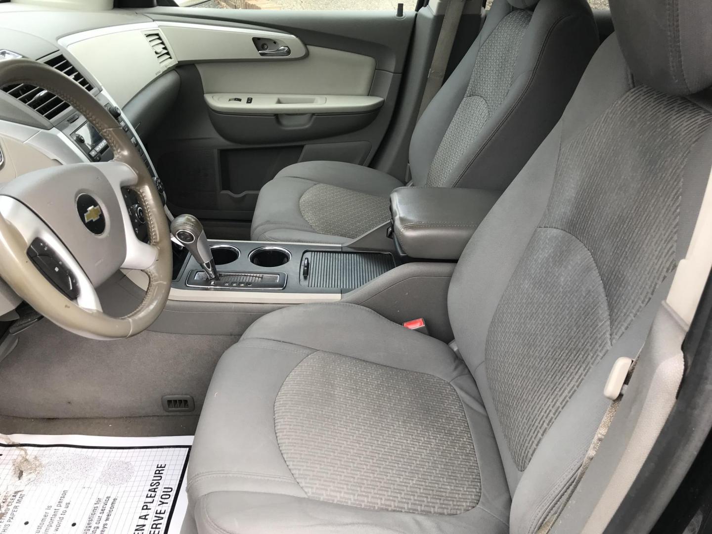2011 Black /Gray Chevrolet Traverse LT AWD (1GNKVGED0BJ) with an 3.6L V6 DOHC 24V engine, 6-Speed Automatic transmission, located at 577 Chester Pike, Prospect Park, PA, 19076, (610) 237-1015, 39.886154, -75.302338 - 2011 Chevrolet Traverse LT: Only 121k miles, 3rd row seating, AWD, new PA inspection, runs LIKE NEW! This vehicle comes inspected and has been given a bumper to bumper safety check. It is very clean, reliable, and well maintained. We offer a unique pay plan that is known for being the easiest and - Photo#8