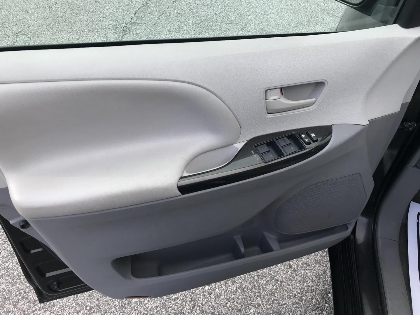 2013 Black /Gray Toyota Sienna LE FWD V6 (5TDKK3DC7DS) with an 3.5L V6 EFI DOHC 24V engine, 5-Speed Automatic transmission, located at 577 Chester Pike, Prospect Park, PA, 19076, (610) 237-1015, 39.886154, -75.302338 - 2013 Toyota Sienna LE: New PA inspection, SUPER CLEAN, runs LIKE NEW! This vehicle comes inspected and has been given a bumper to bumper safety check. It is very clean, reliable, and well maintained. We offer a unique pay plan that is known for being the easiest and fastest financing option in th - Photo#8