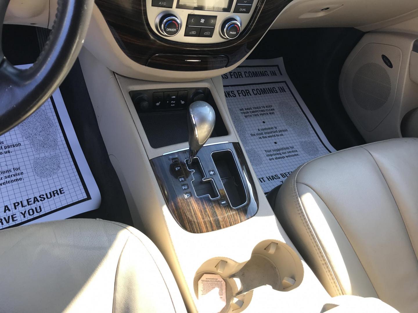 2012 Black /Tan Hyundai Santa Fe Limited 3.5 4WD (5XYZKDAG1CG) with an 3.5L V6 DOHC 24V engine, 6-Speed Automatic transmission, located at 577 Chester Pike, Prospect Park, PA, 19076, (610) 237-1015, 39.886154, -75.302338 - Photo#16