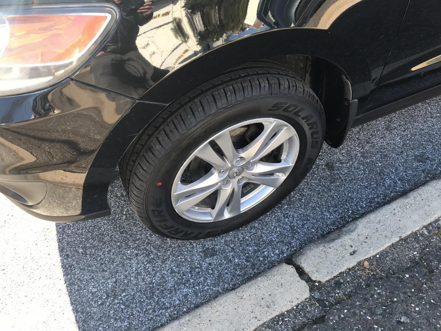 2012 Black /Tan Hyundai Santa Fe Limited 3.5 4WD (5XYZKDAG1CG) with an 3.5L V6 DOHC 24V engine, 6-Speed Automatic transmission, located at 577 Chester Pike, Prospect Park, PA, 19076, (610) 237-1015, 39.886154, -75.302338 - Photo#5