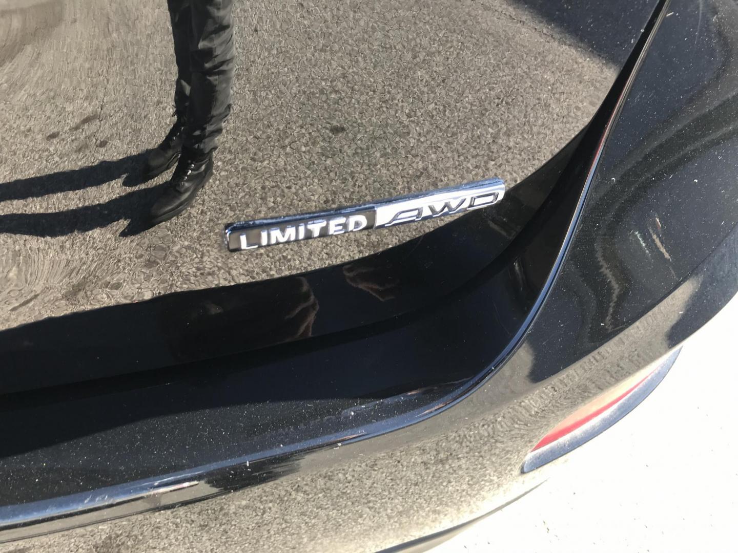 2012 Black /Tan Hyundai Santa Fe Limited 3.5 4WD (5XYZKDAG1CG) with an 3.5L V6 DOHC 24V engine, 6-Speed Automatic transmission, located at 577 Chester Pike, Prospect Park, PA, 19076, (610) 237-1015, 39.886154, -75.302338 - Photo#7