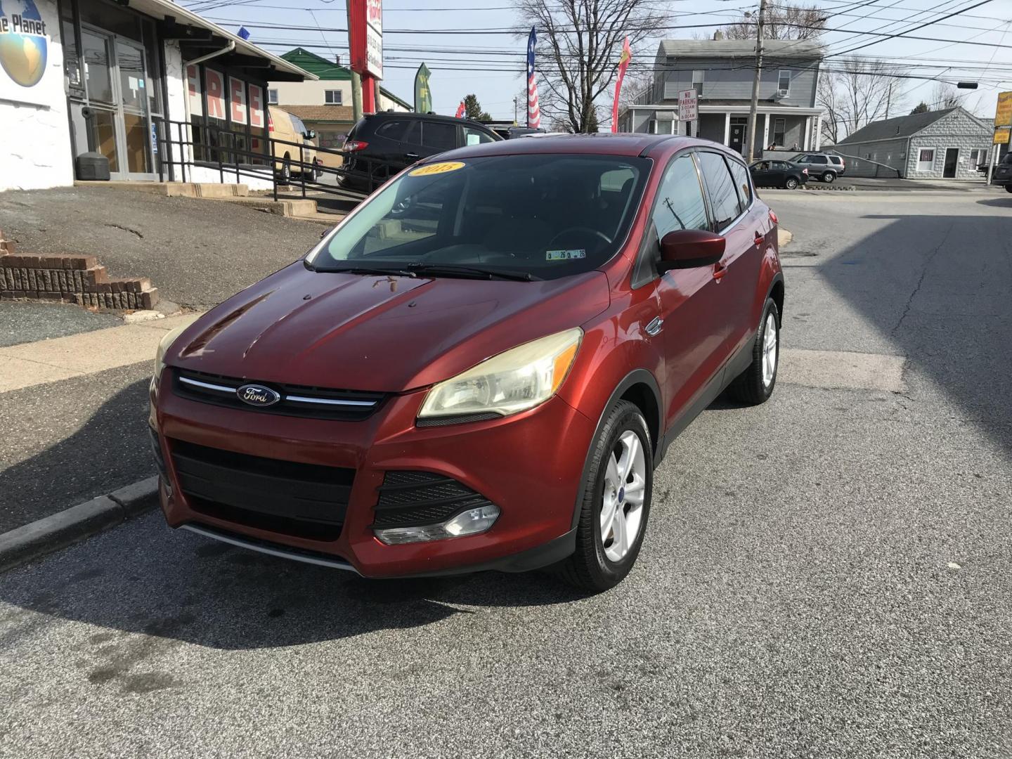 2015 Red /Gray Ford Escape SE 4WD (1FMCU9GX1FU) with an 1.6L L4 DOHC 16V engine, 6-Speed Automatic transmission, located at 577 Chester Pike, Prospect Park, PA, 19076, (610) 237-1015, 39.886154, -75.302338 - 2015 Ford Escape SE: Only 115k miles, 4x4, new PA inspection, great on gas, SUPER CLEAN, runs LIKE NEW! This vehicle comes inspected and has been given a bumper to bumper safety check. It is very clean, reliable, and well maintained. We offer a unique pay plan that is known for being the easiest - Photo#1