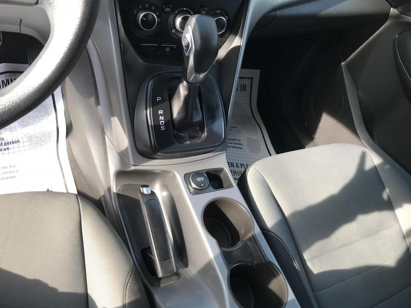 2015 Red /Gray Ford Escape SE 4WD (1FMCU9GX1FU) with an 1.6L L4 DOHC 16V engine, 6-Speed Automatic transmission, located at 577 Chester Pike, Prospect Park, PA, 19076, (610) 237-1015, 39.886154, -75.302338 - 2015 Ford Escape SE: Only 115k miles, 4x4, new PA inspection, great on gas, SUPER CLEAN, runs LIKE NEW! This vehicle comes inspected and has been given a bumper to bumper safety check. It is very clean, reliable, and well maintained. We offer a unique pay plan that is known for being the easiest - Photo#13
