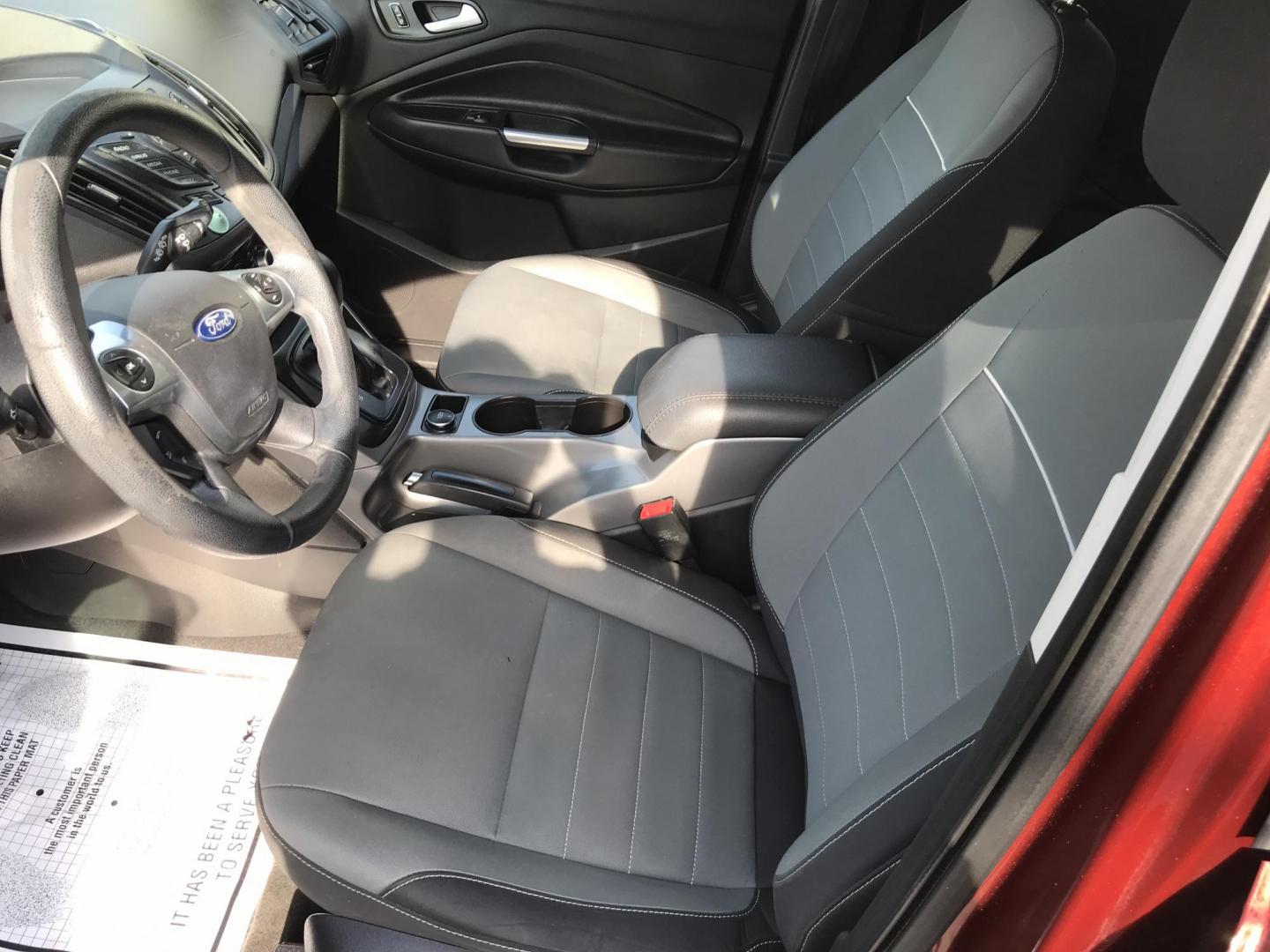 2015 Red /Gray Ford Escape SE 4WD (1FMCU9GX1FU) with an 1.6L L4 DOHC 16V engine, 6-Speed Automatic transmission, located at 577 Chester Pike, Prospect Park, PA, 19076, (610) 237-1015, 39.886154, -75.302338 - 2015 Ford Escape SE: Only 115k miles, 4x4, new PA inspection, great on gas, SUPER CLEAN, runs LIKE NEW! This vehicle comes inspected and has been given a bumper to bumper safety check. It is very clean, reliable, and well maintained. We offer a unique pay plan that is known for being the easiest - Photo#8